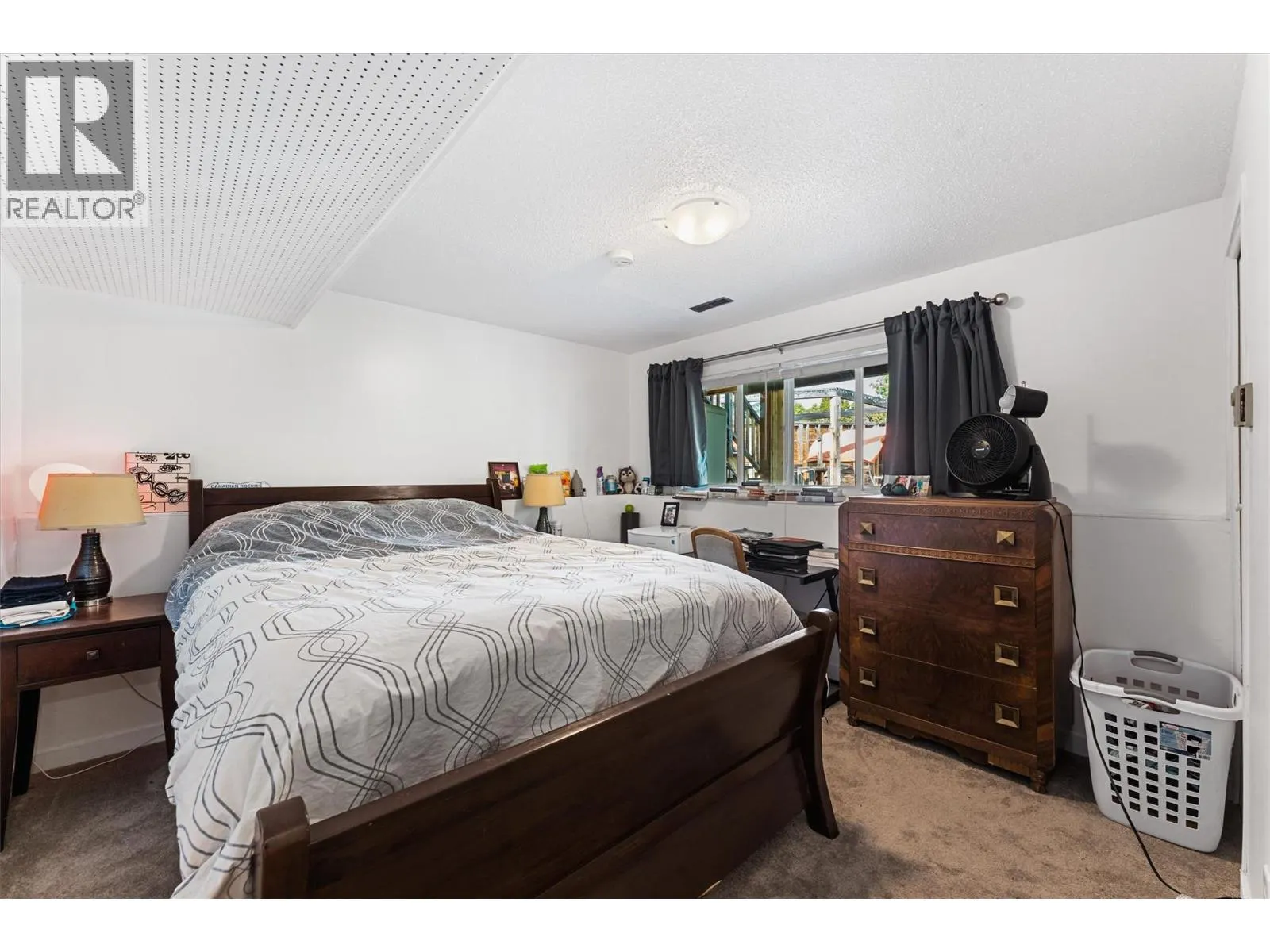 992 Grenfell Court