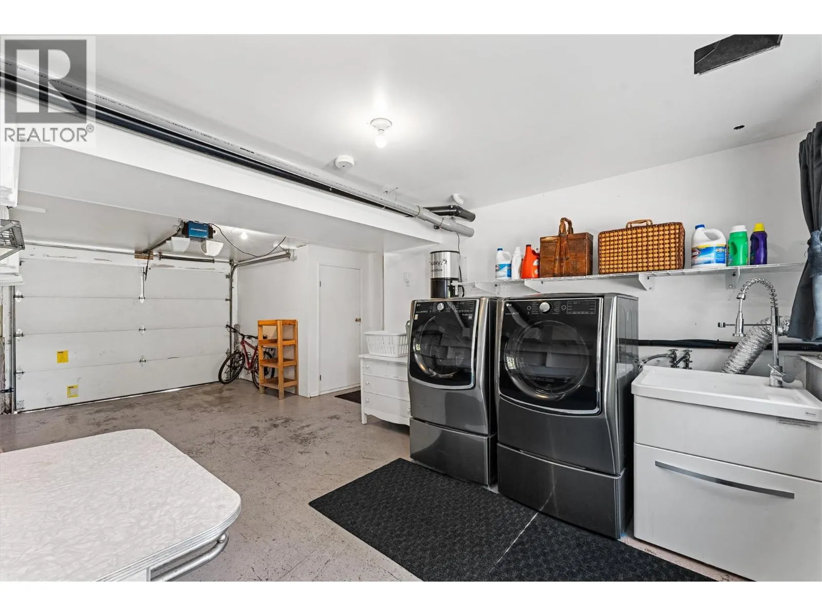 992 Grenfell Court