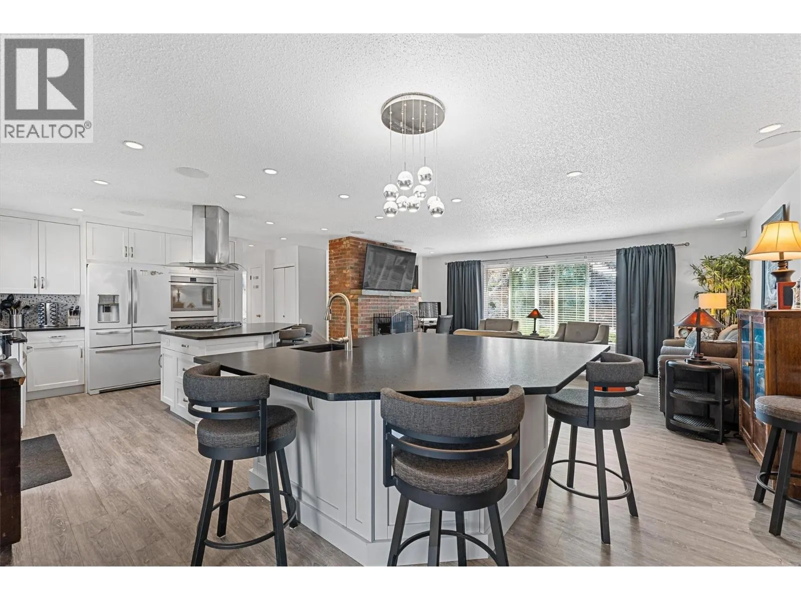 992 Grenfell Court