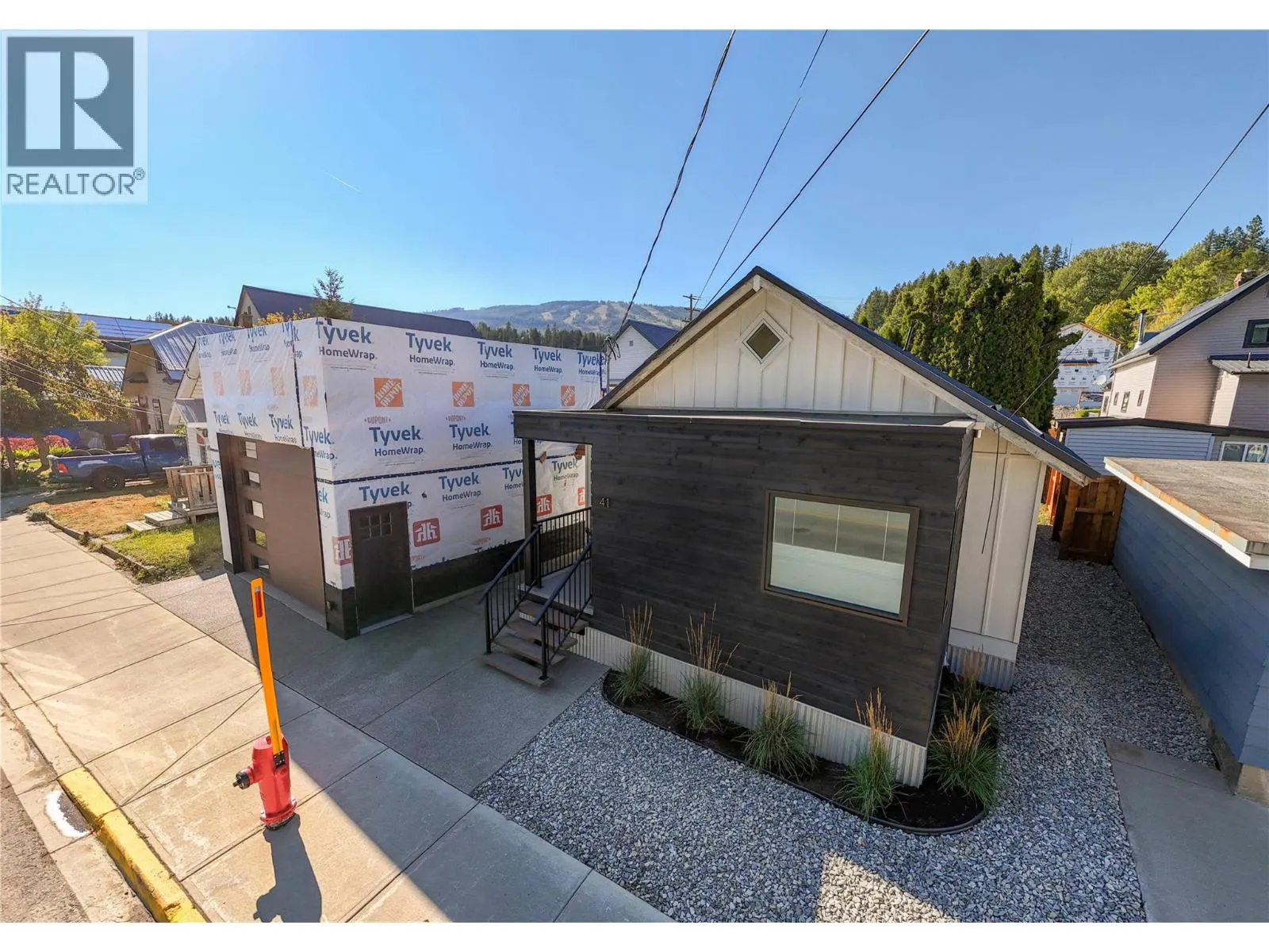 41 WALLINGER Avenue