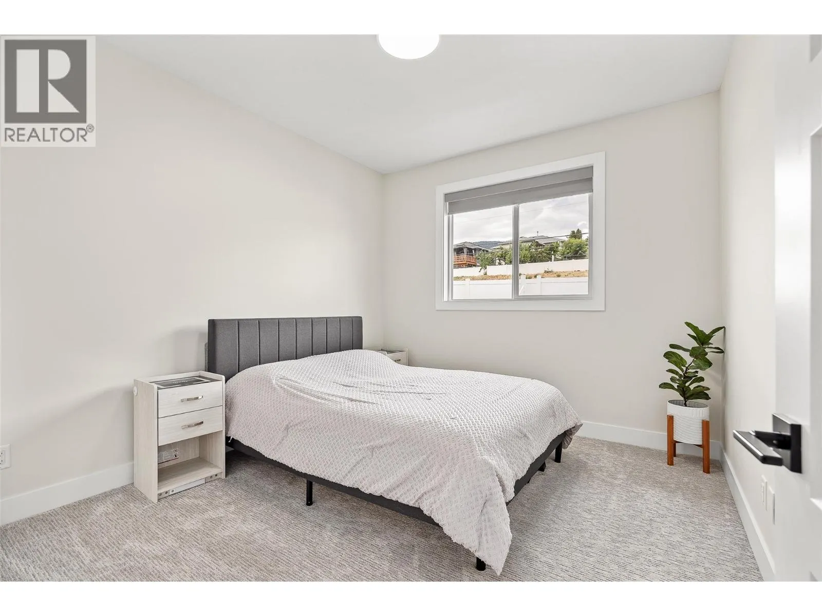 3329 Hawks Crescent