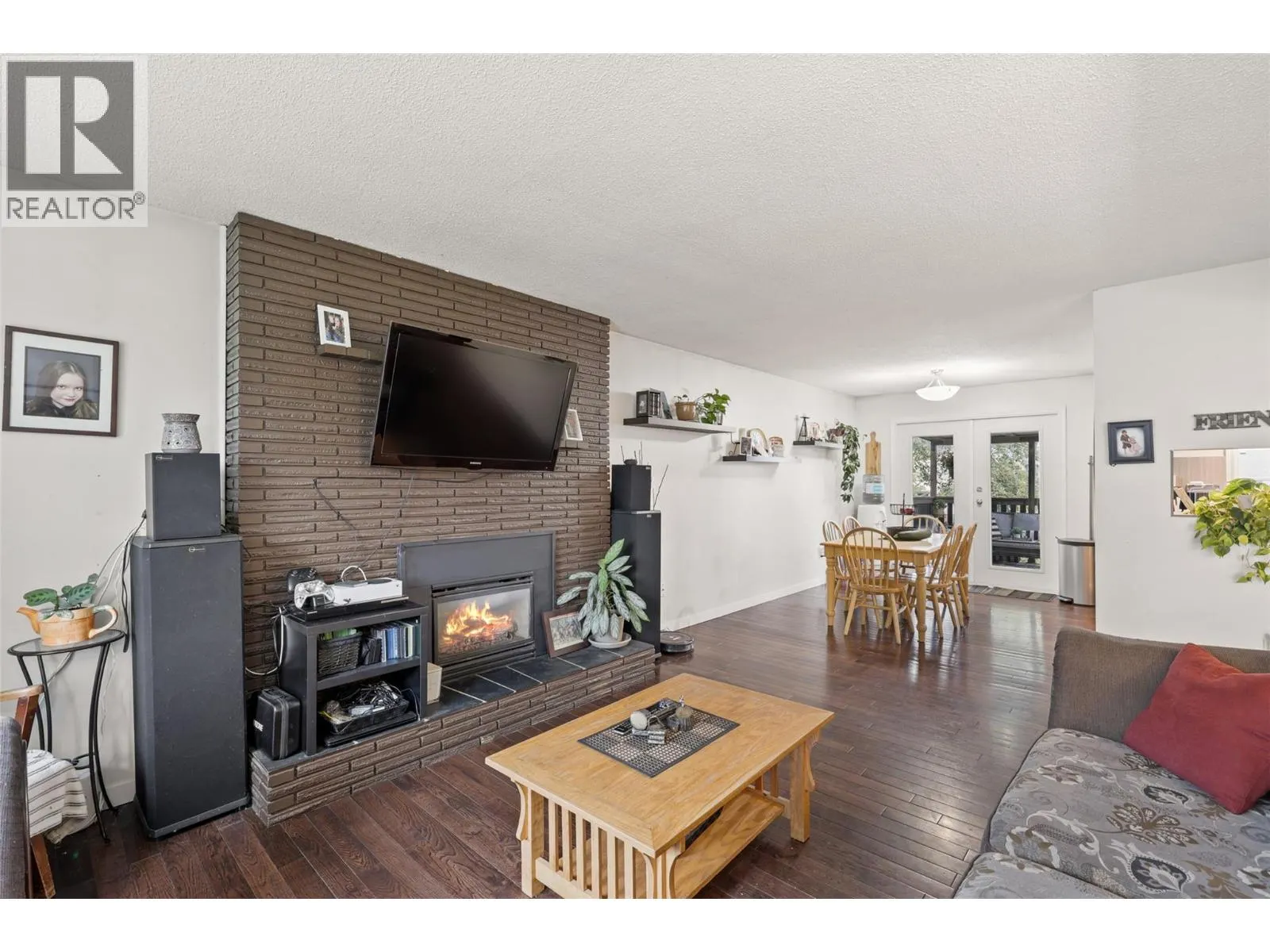 2335 Rosewood Avenue