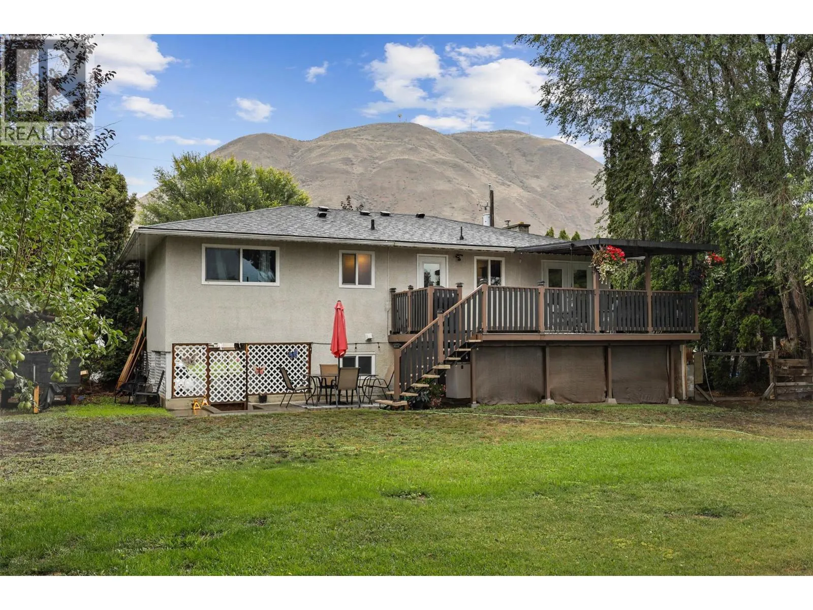 2335 Rosewood Avenue