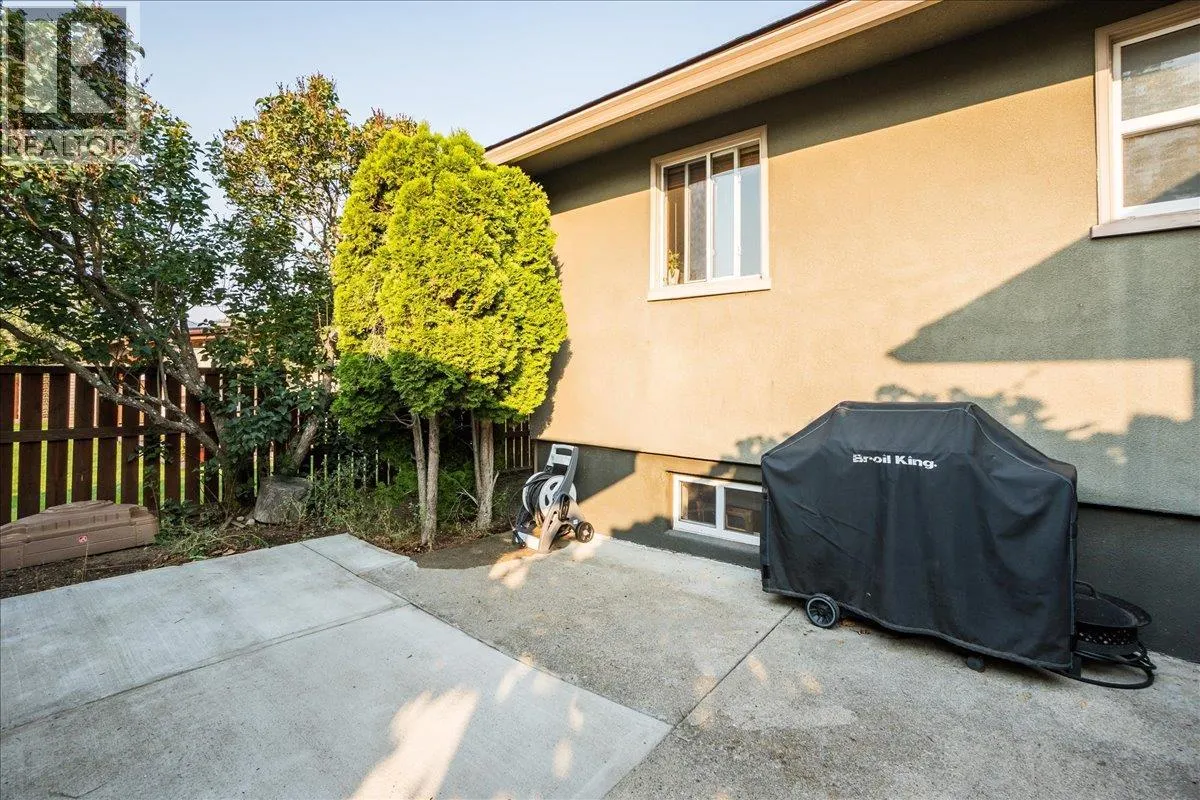 295 9th Avenue
