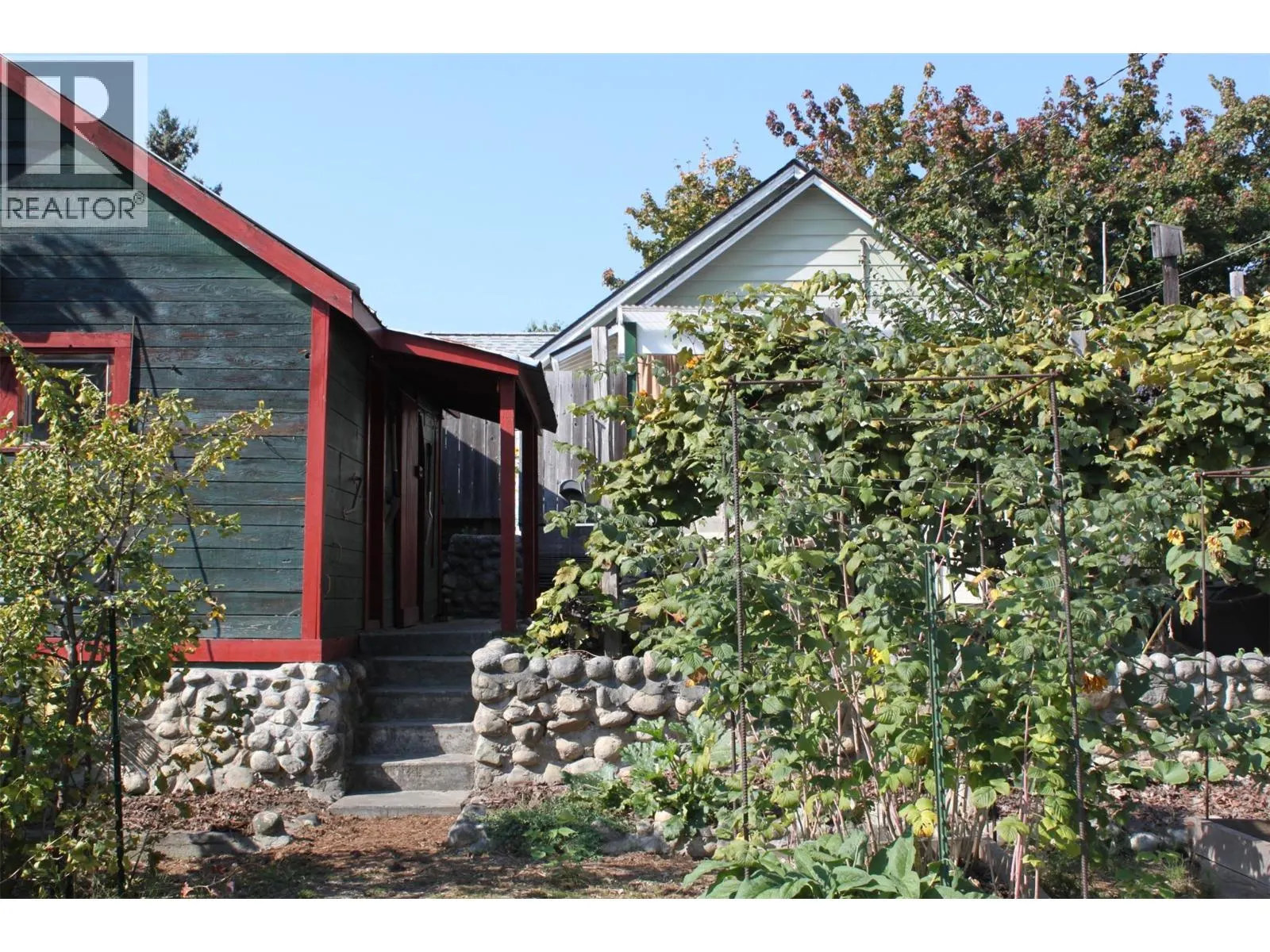109 4th Avenue NW