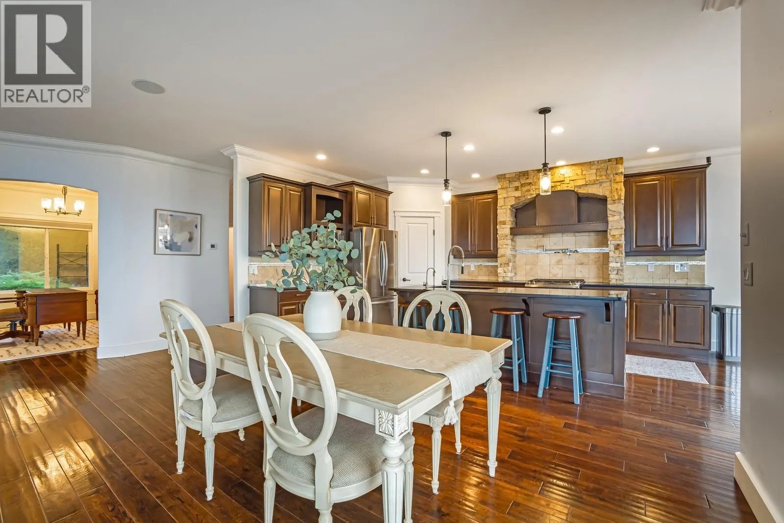 2584 Lucinde Road