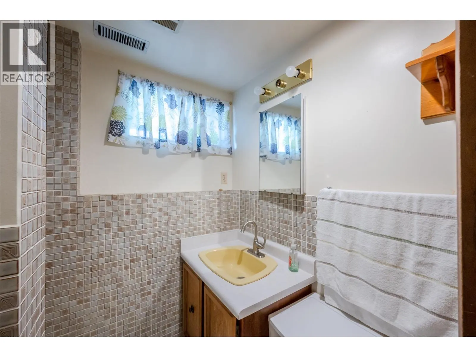 2595 Dartmouth Drive