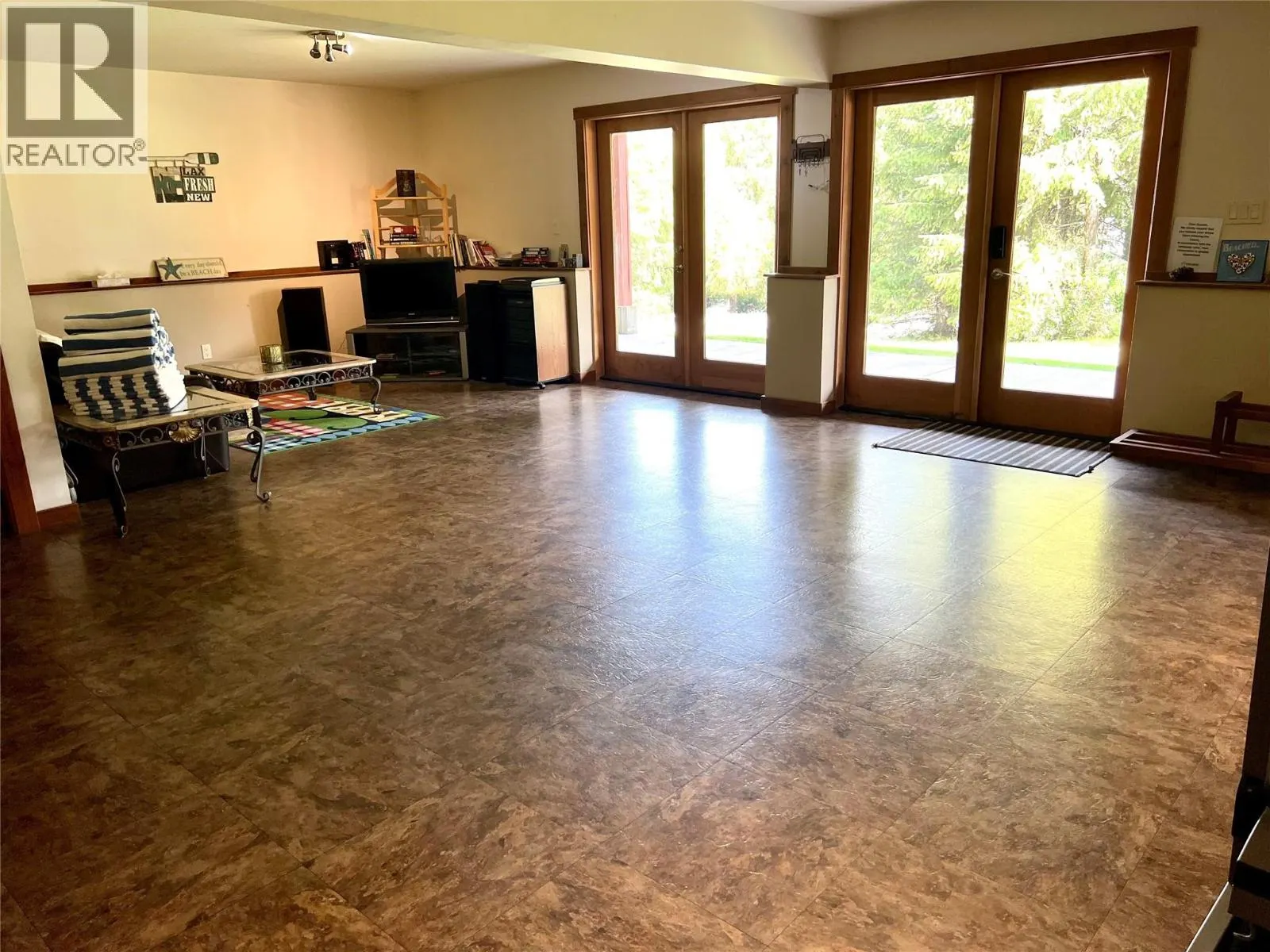 147 WEST LAKE Drive