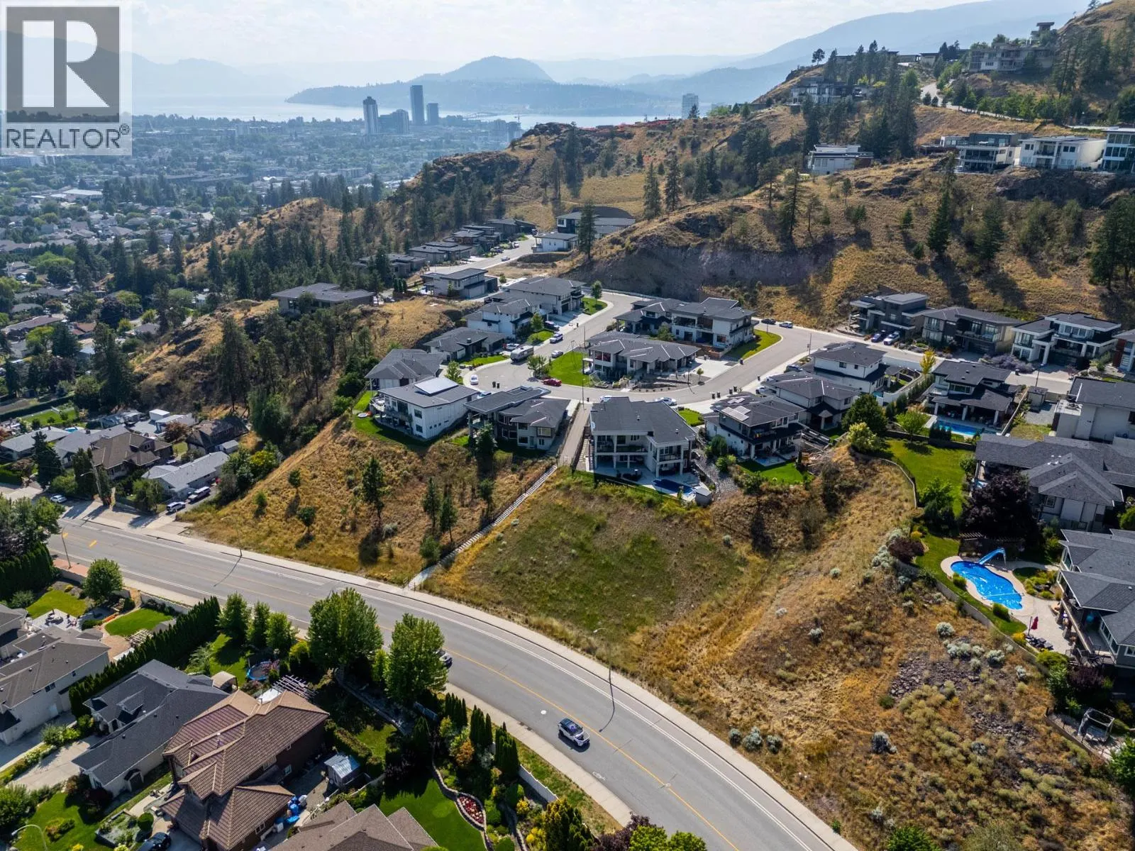 1341 Sladen Crescent