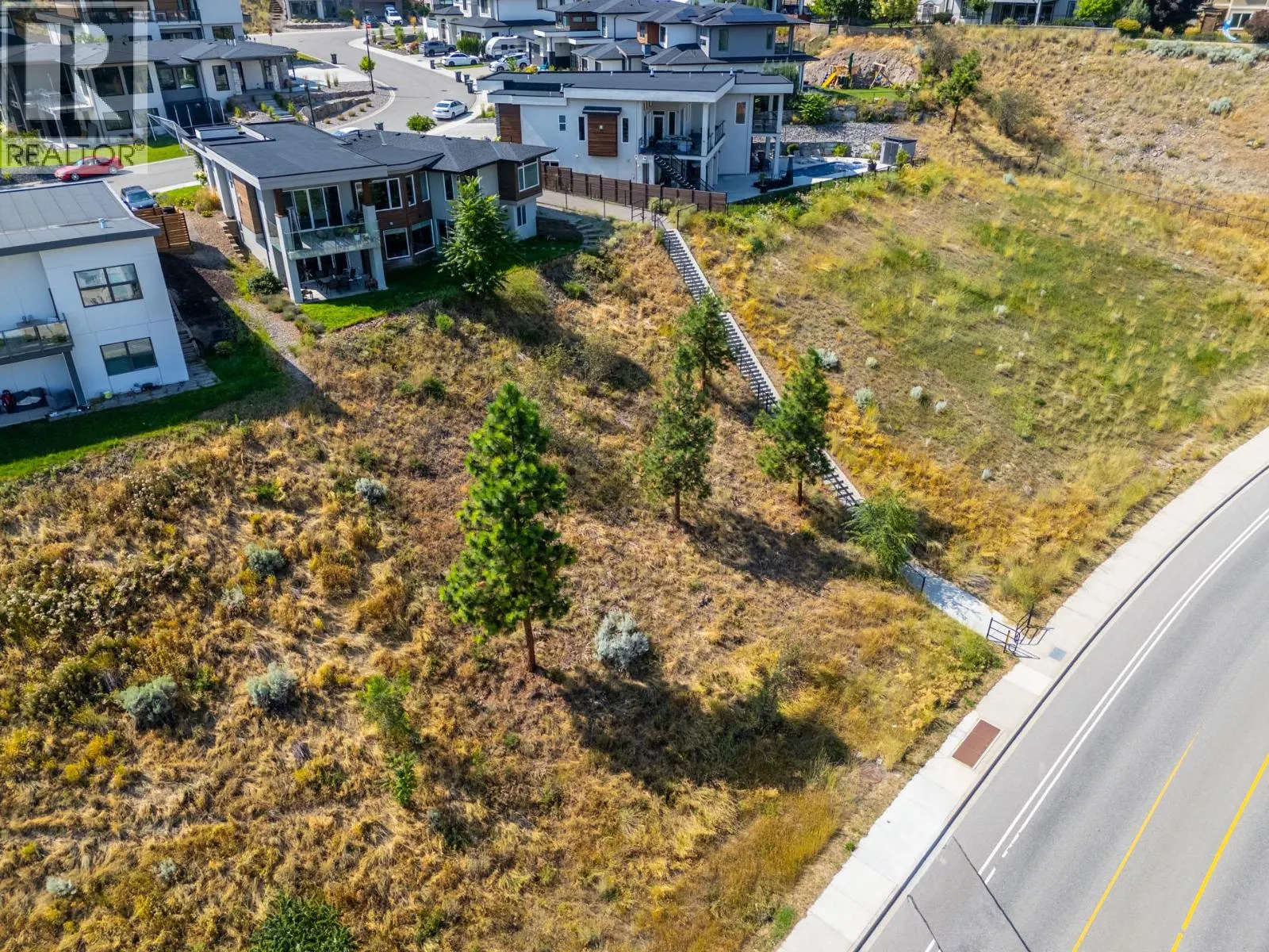 1341 Sladen Crescent