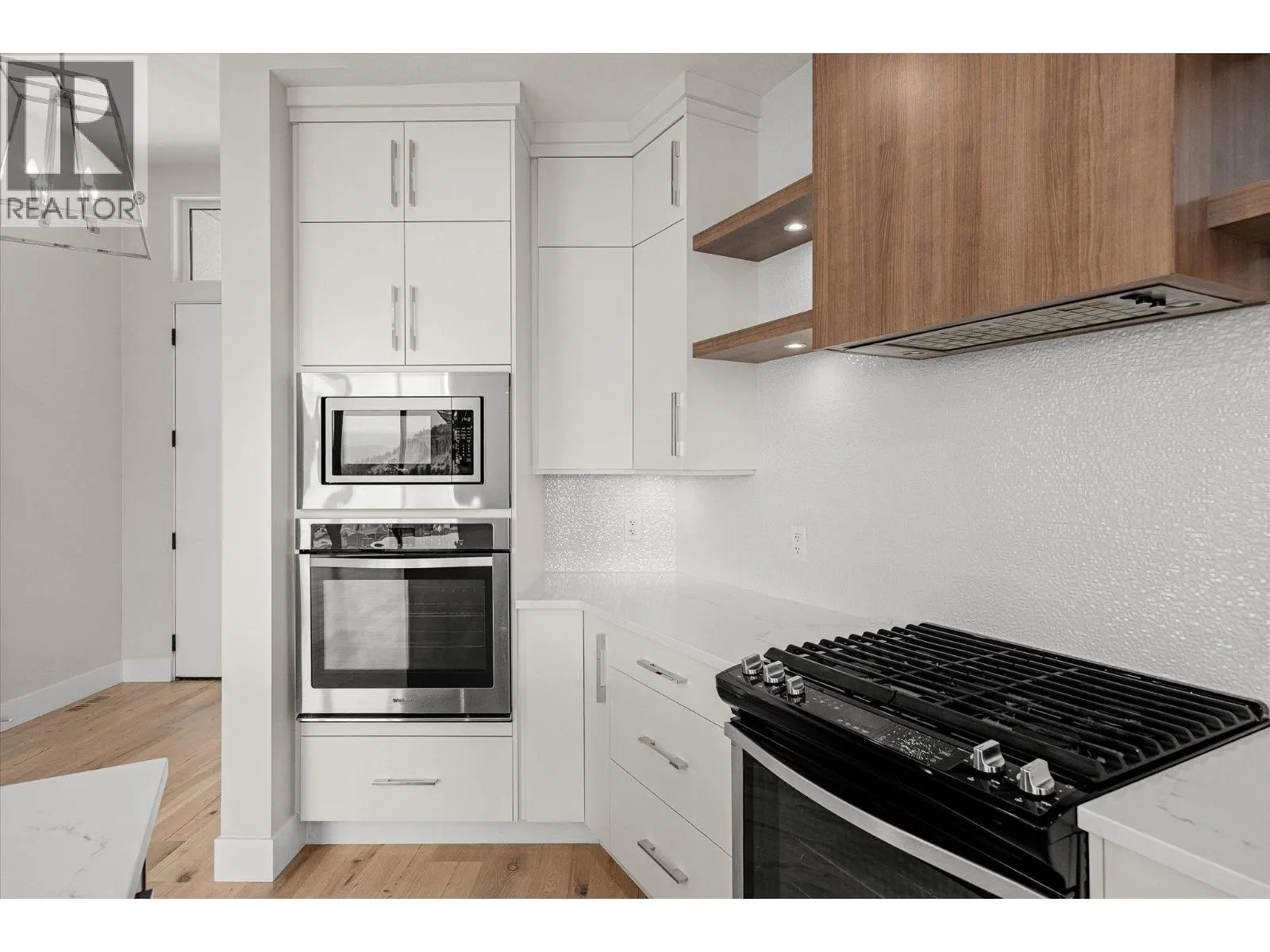 1341 Sladen Crescent