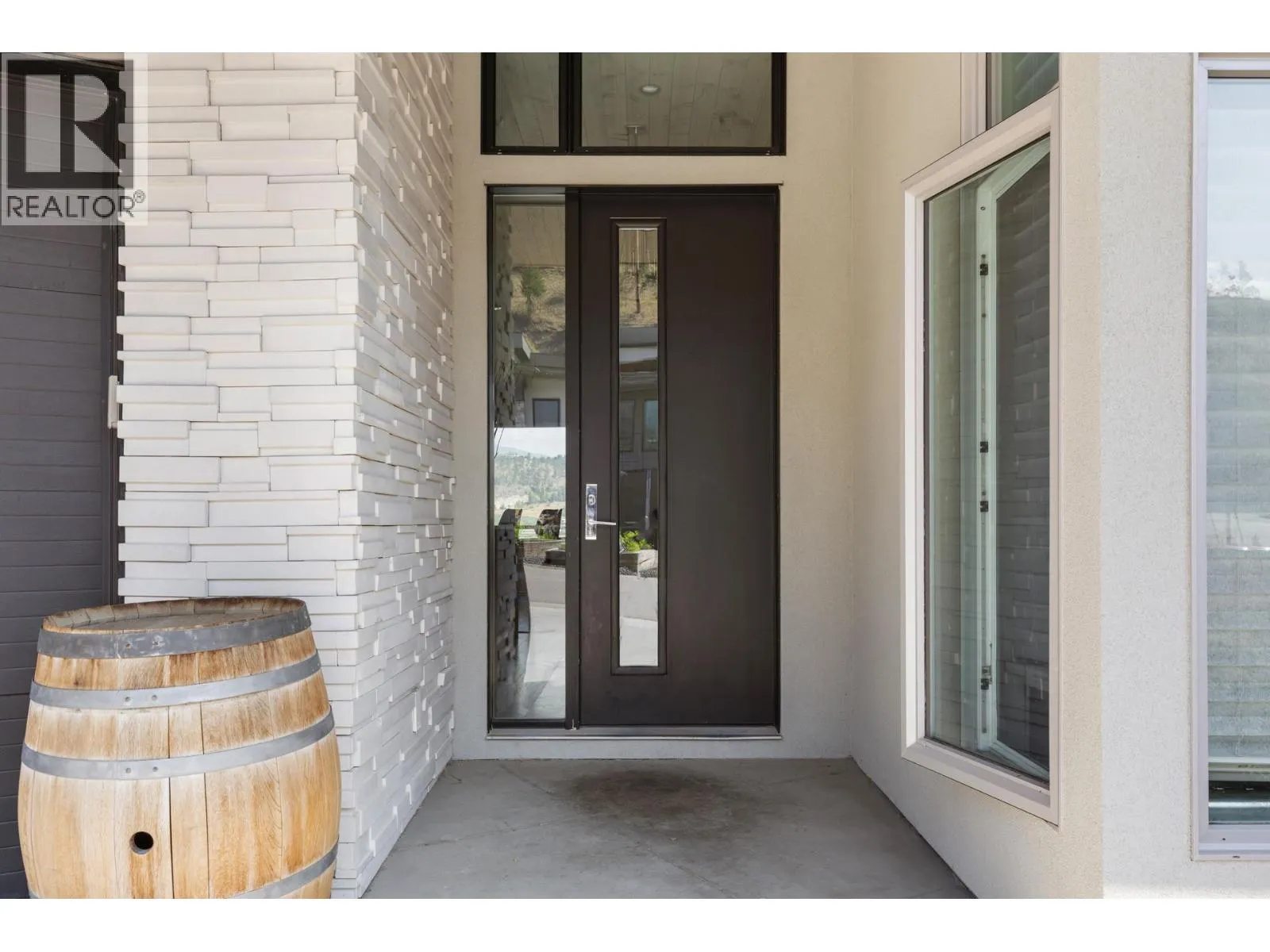 1341 Sladen Crescent