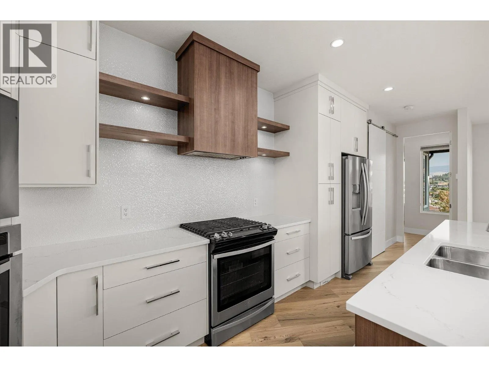 1341 Sladen Crescent