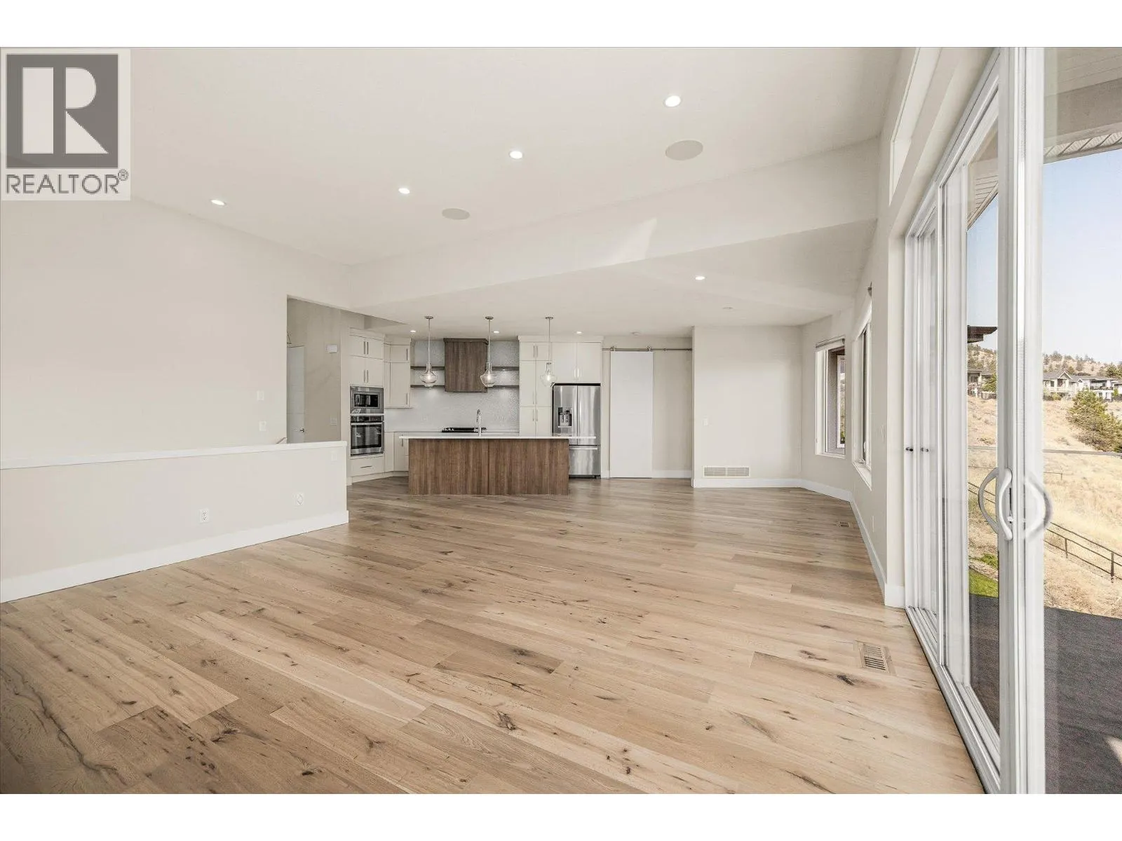 1341 Sladen Crescent