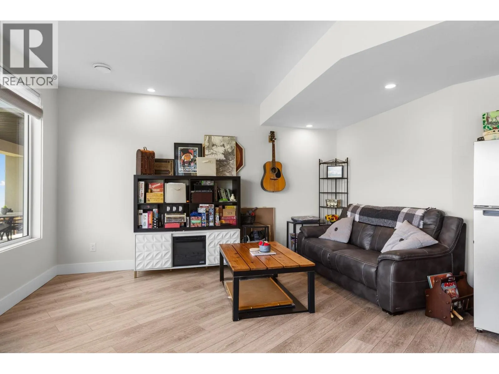 1341 Sladen Crescent