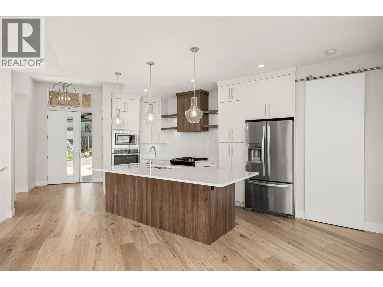 1341 Sladen Crescent
