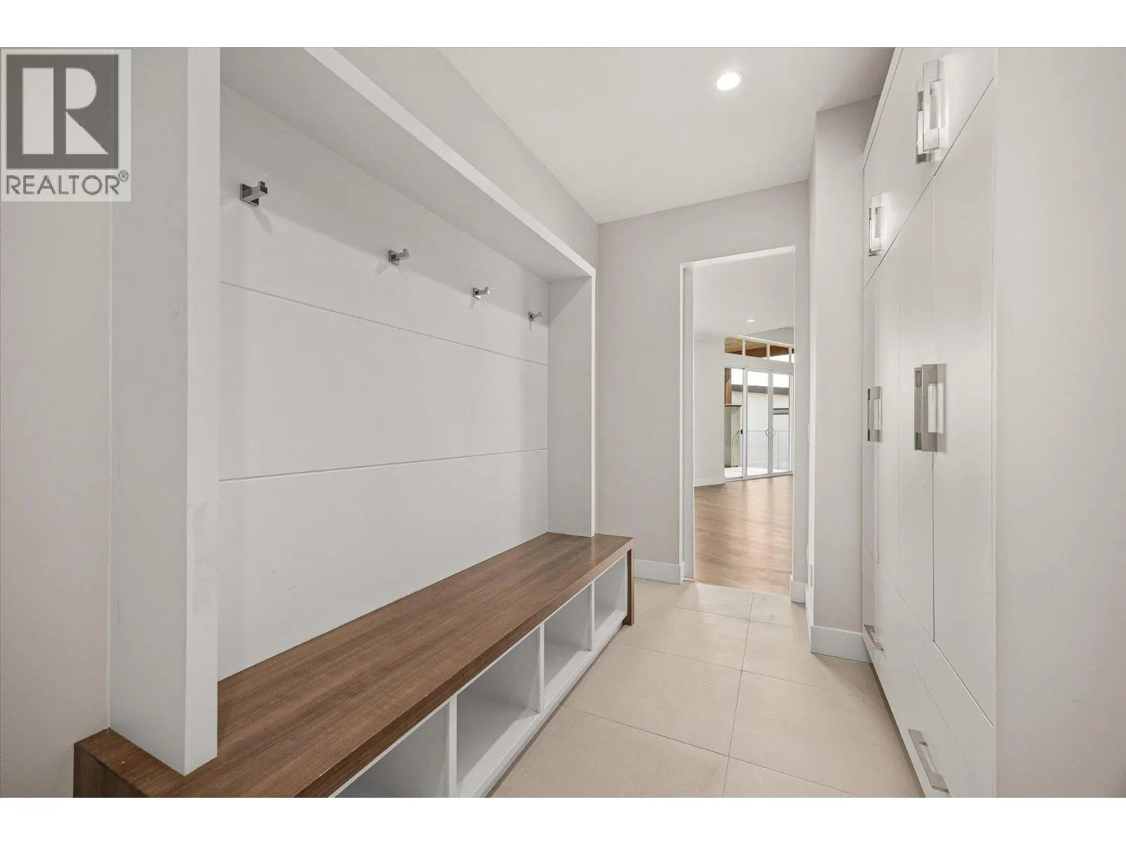 1341 Sladen Crescent