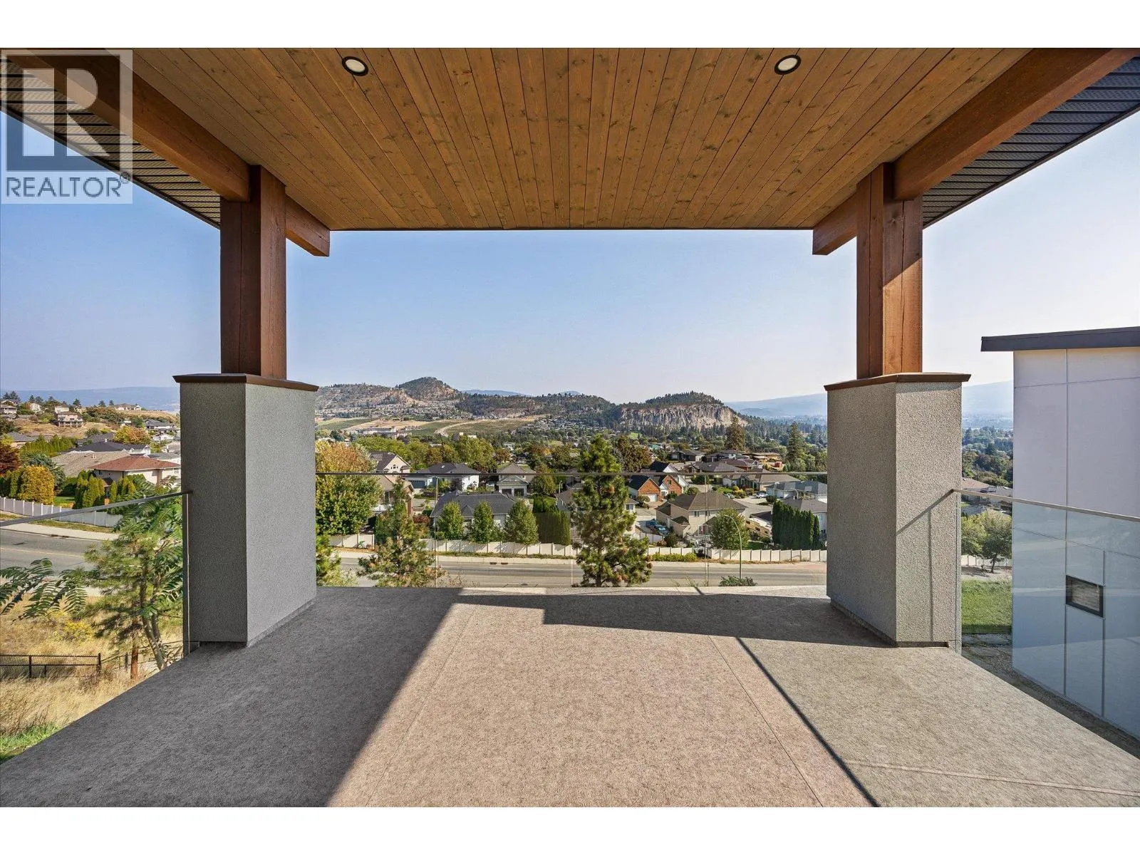 1341 Sladen Crescent