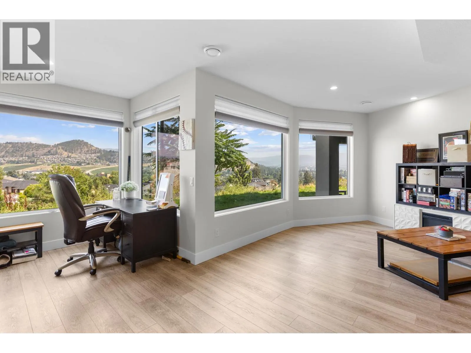 1341 Sladen Crescent