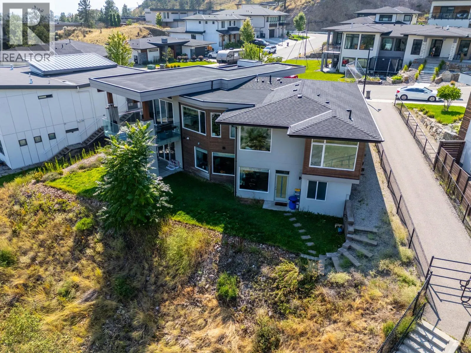 1341 Sladen Crescent