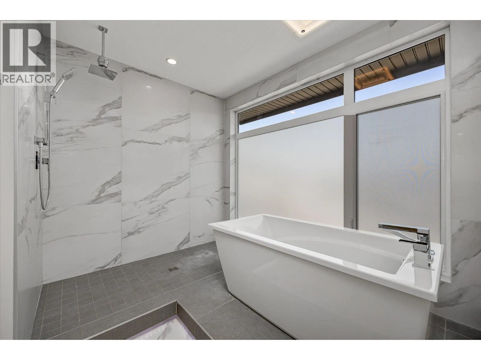1341 Sladen Crescent