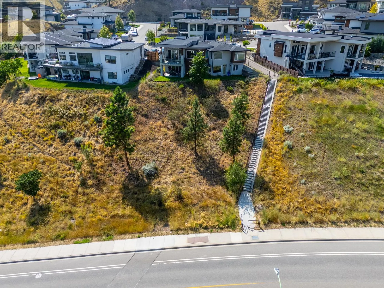 1341 Sladen Crescent