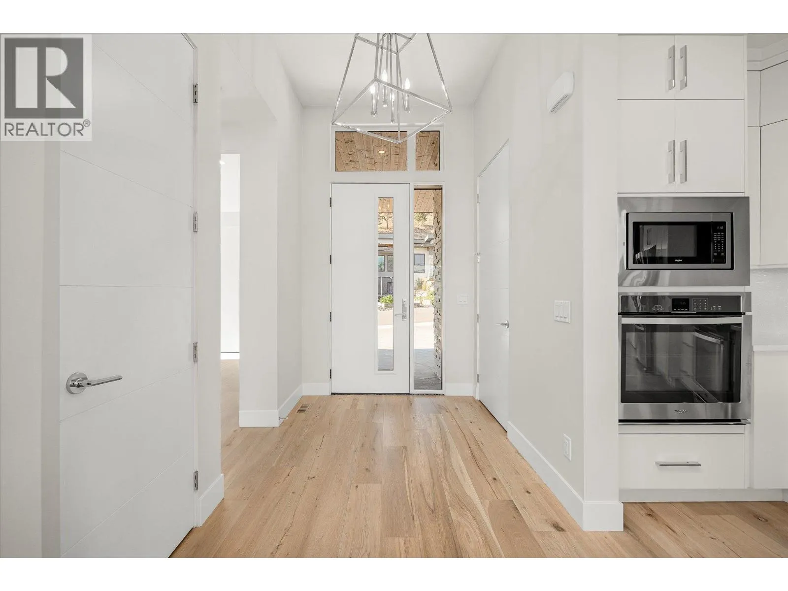 1341 Sladen Crescent