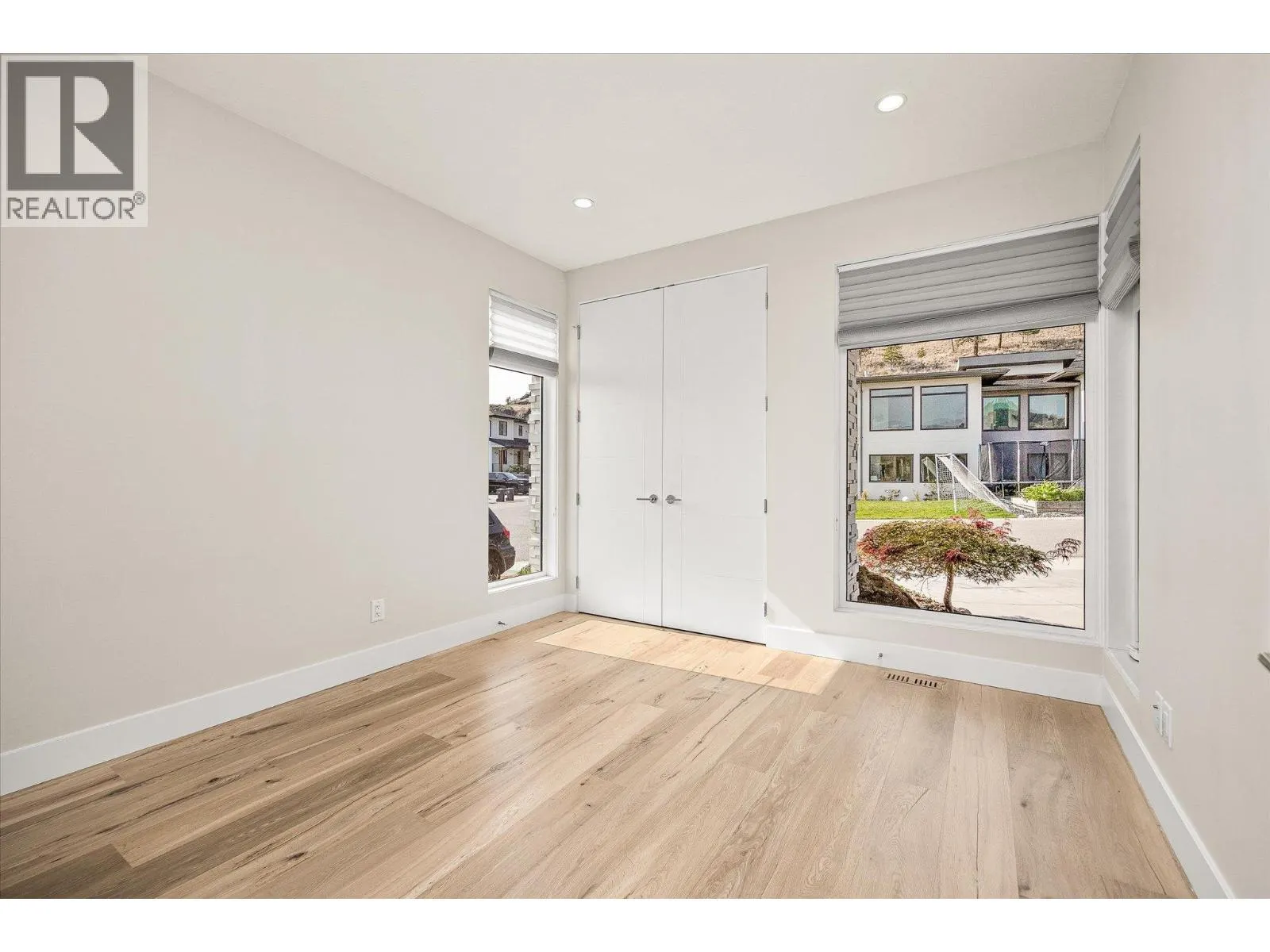 1341 Sladen Crescent