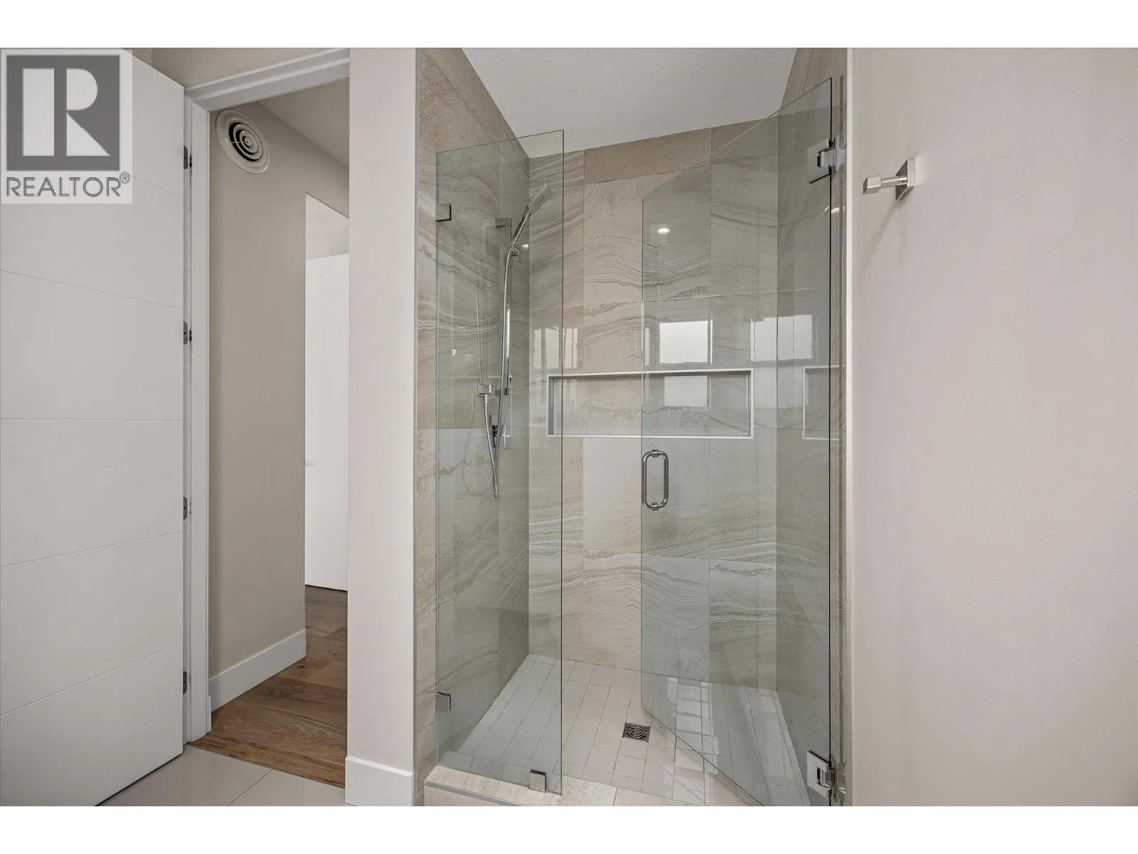 1341 Sladen Crescent