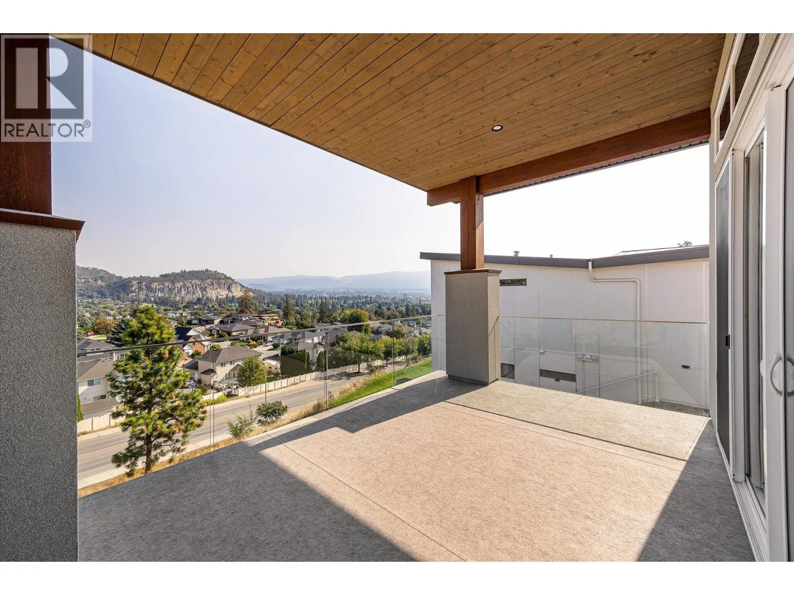1341 Sladen Crescent
