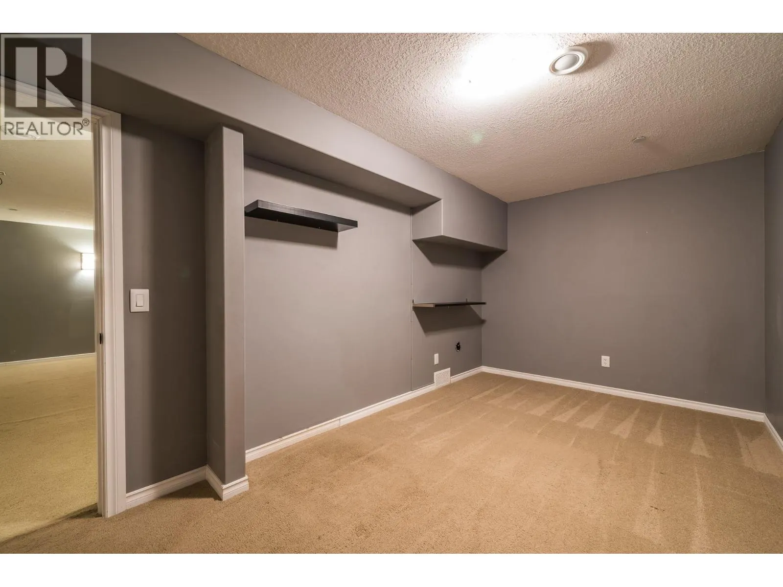 8925 Grizzly Crescent