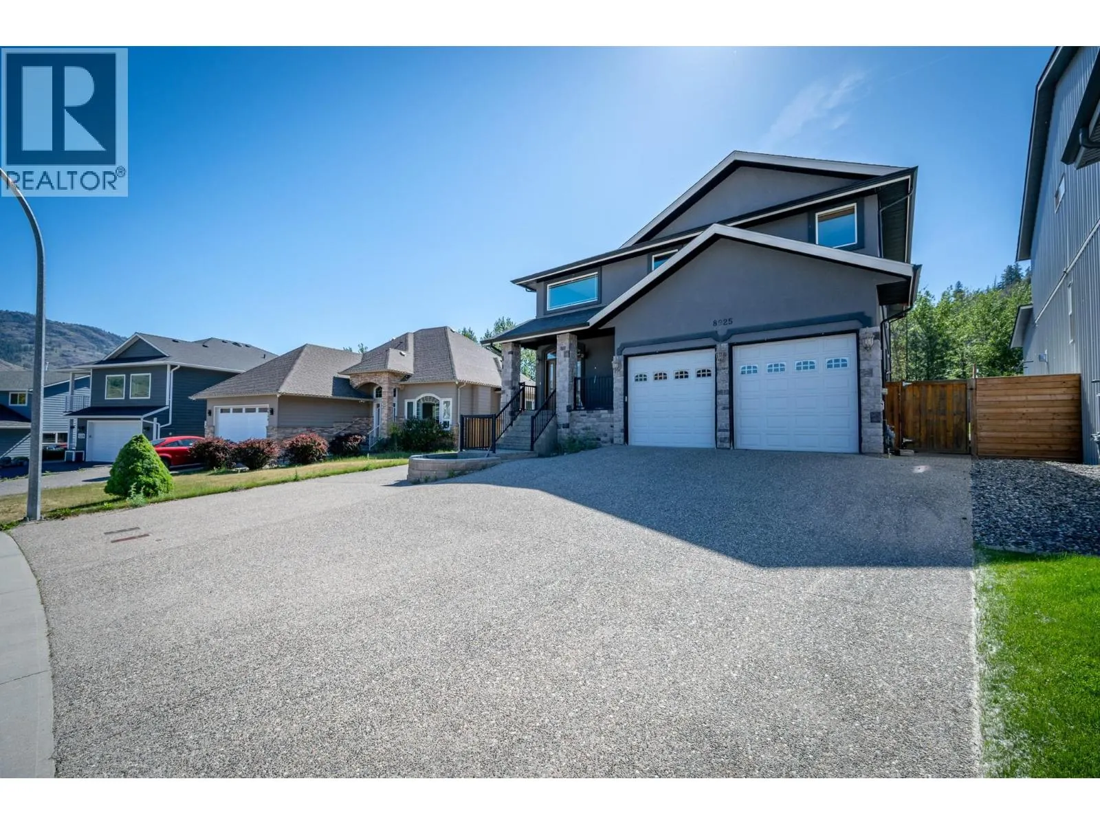 8925 Grizzly Crescent