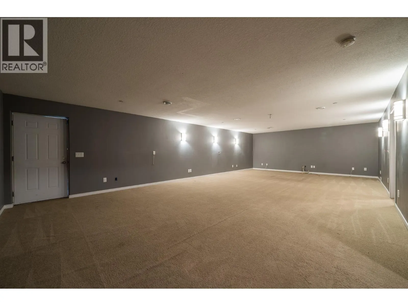 8925 Grizzly Crescent