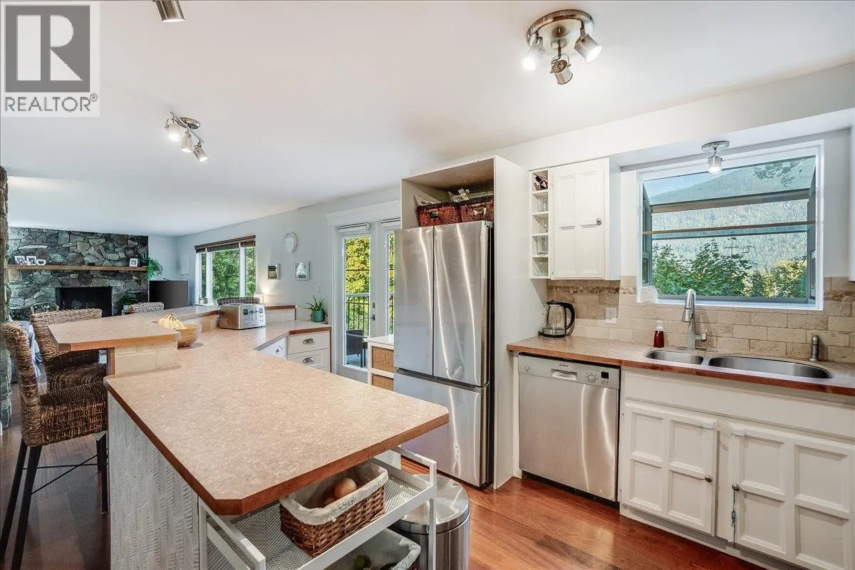 2758 Leecrest Road