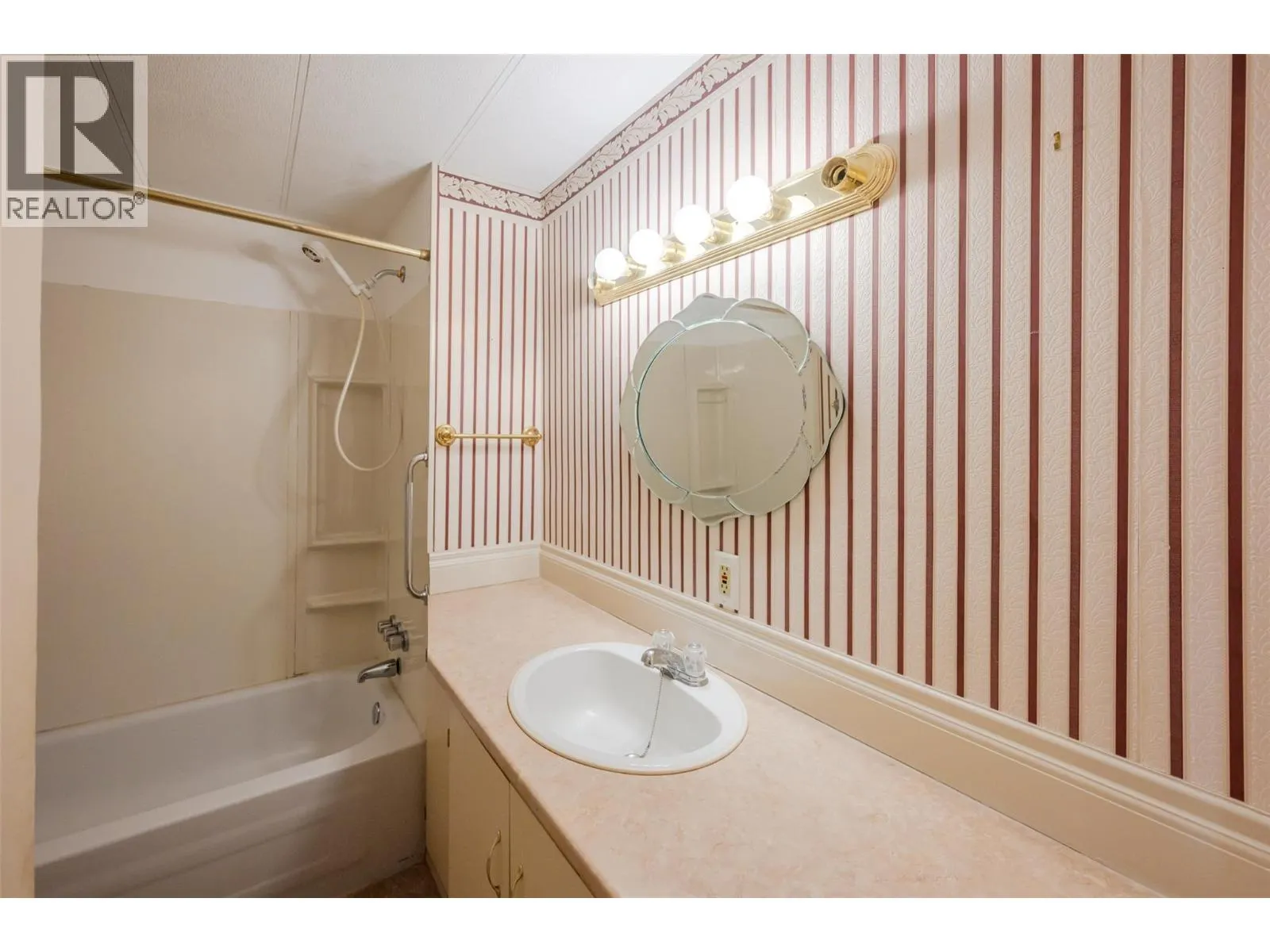 98 Okanagan Avenue E Unit# 97