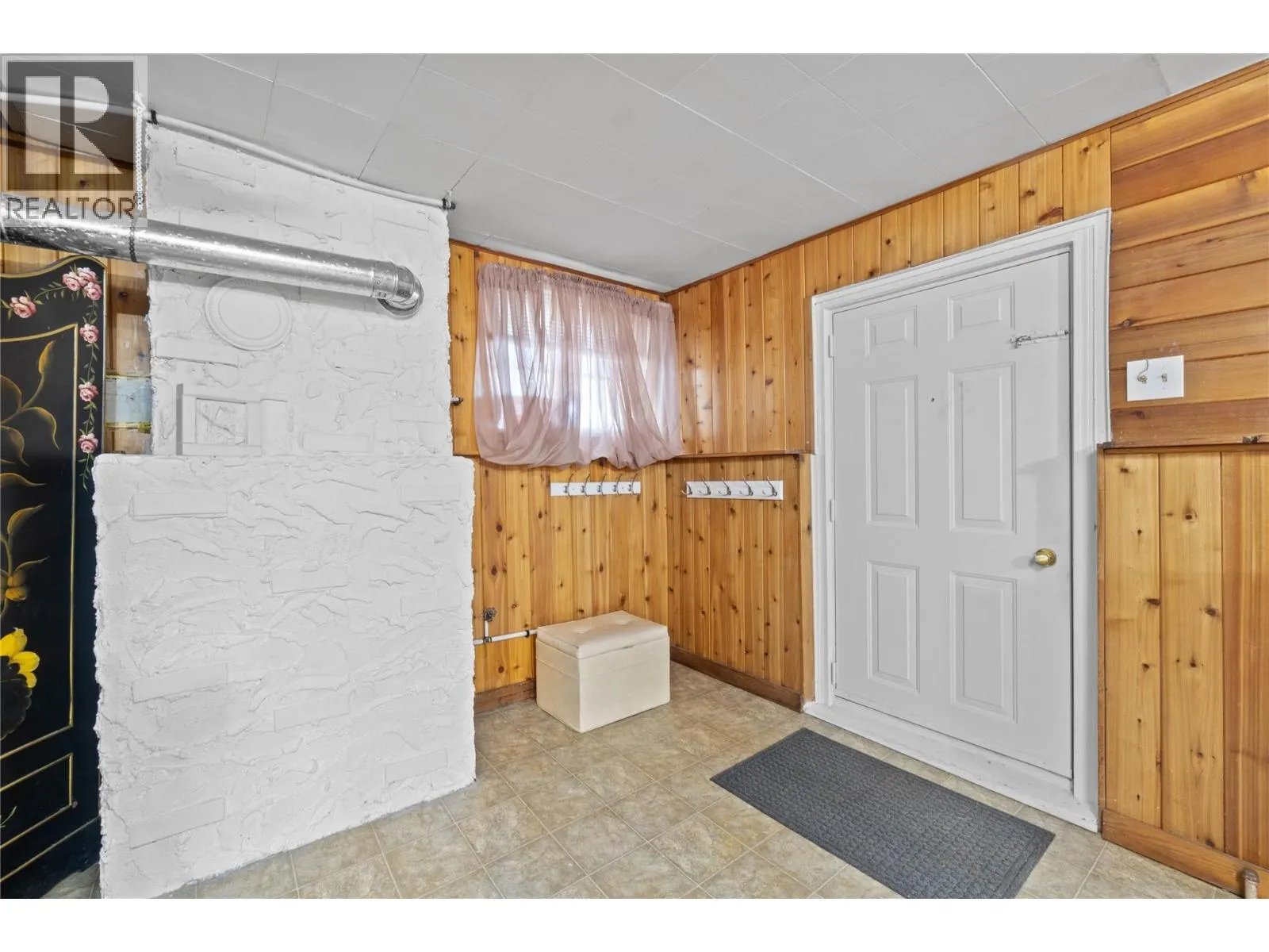 1430 Lakeshore Road NE