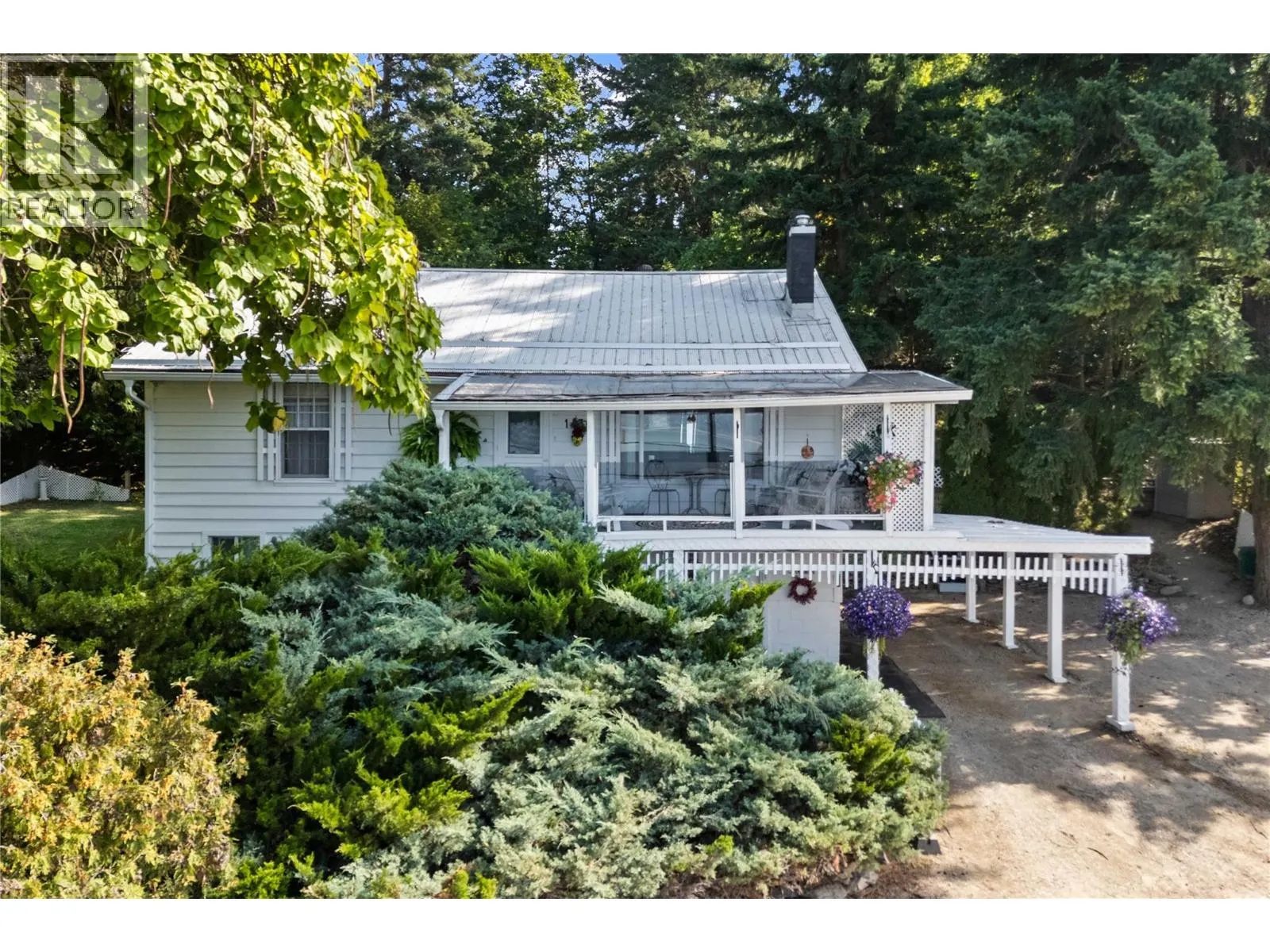 1430 Lakeshore Road NE