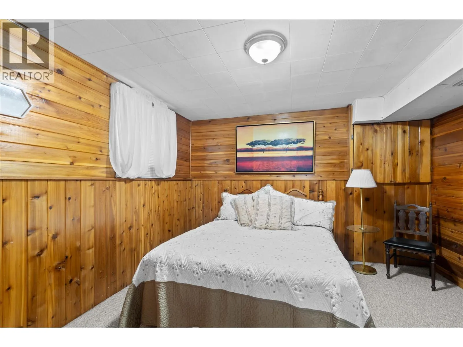 1430 Lakeshore Road NE
