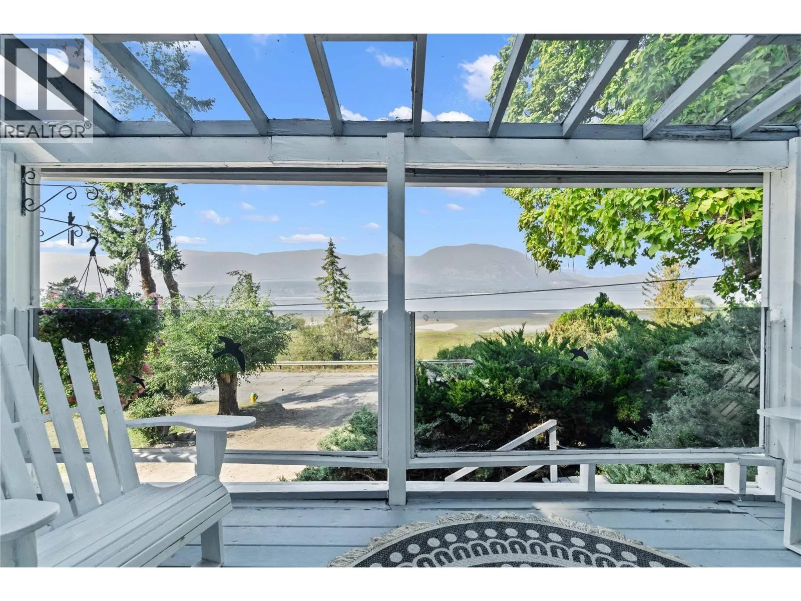 1430 Lakeshore Road NE