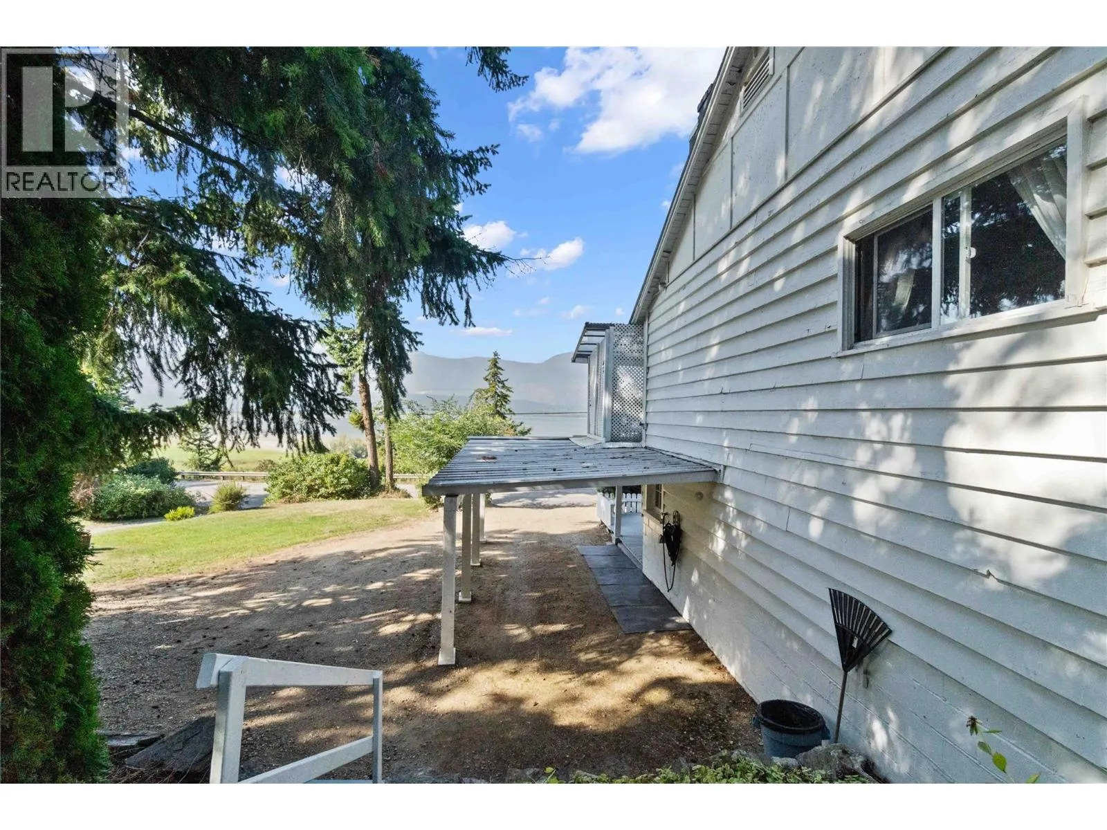 1430 Lakeshore Road NE