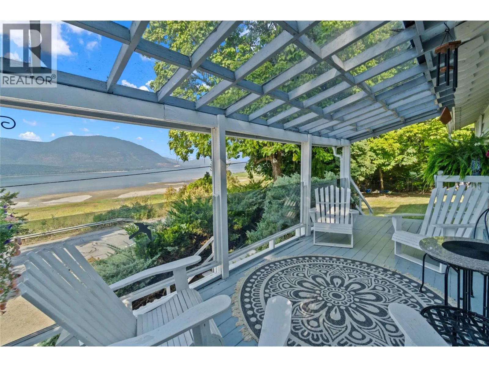 1430 Lakeshore Road NE