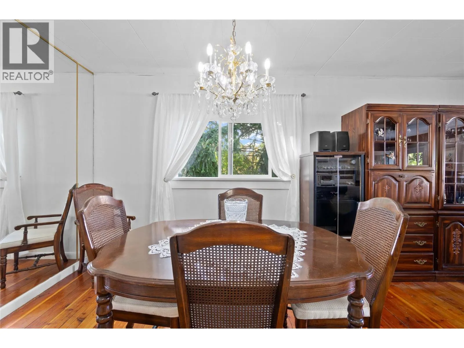 1430 Lakeshore Road NE