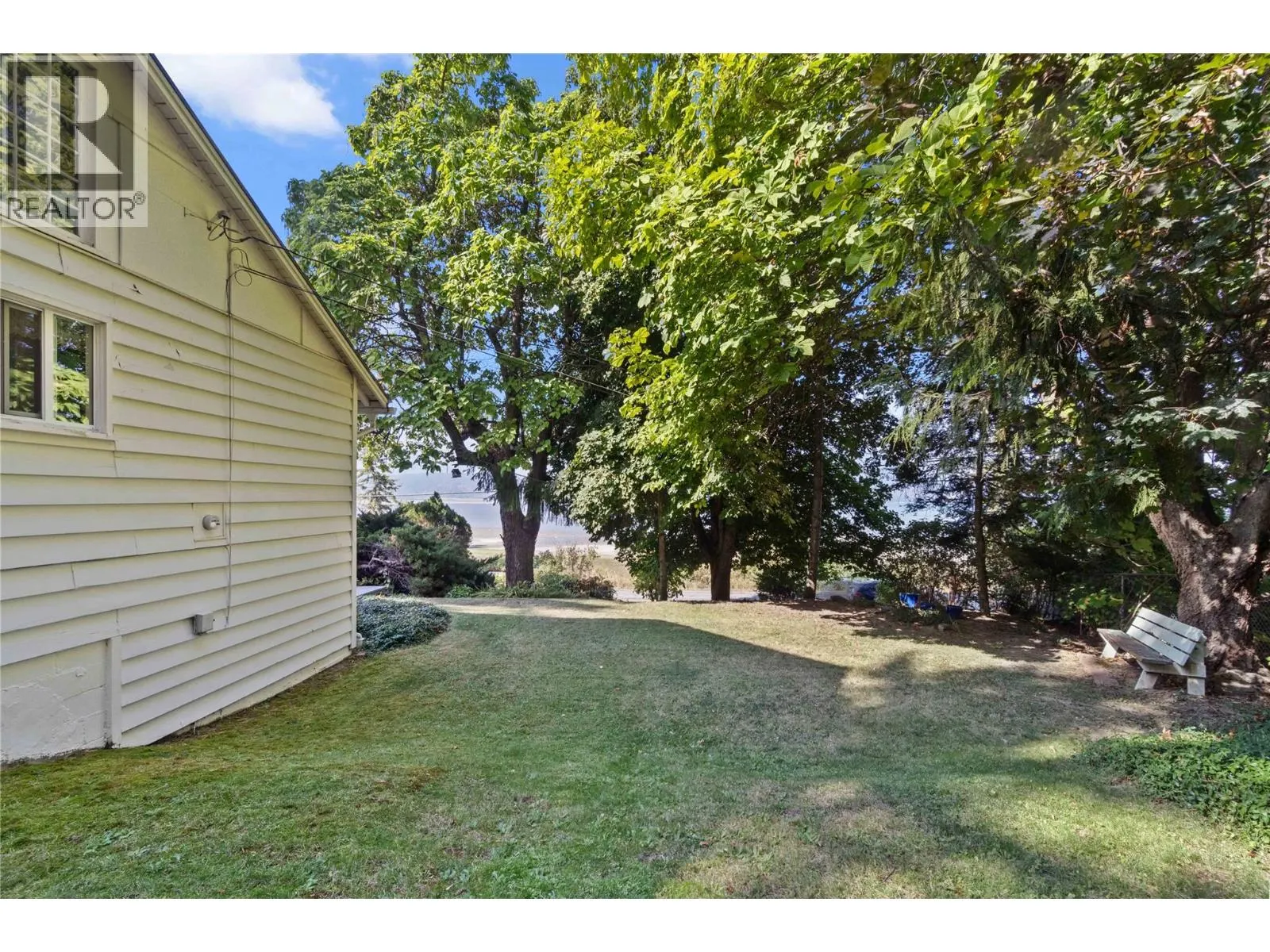 1430 Lakeshore Road NE