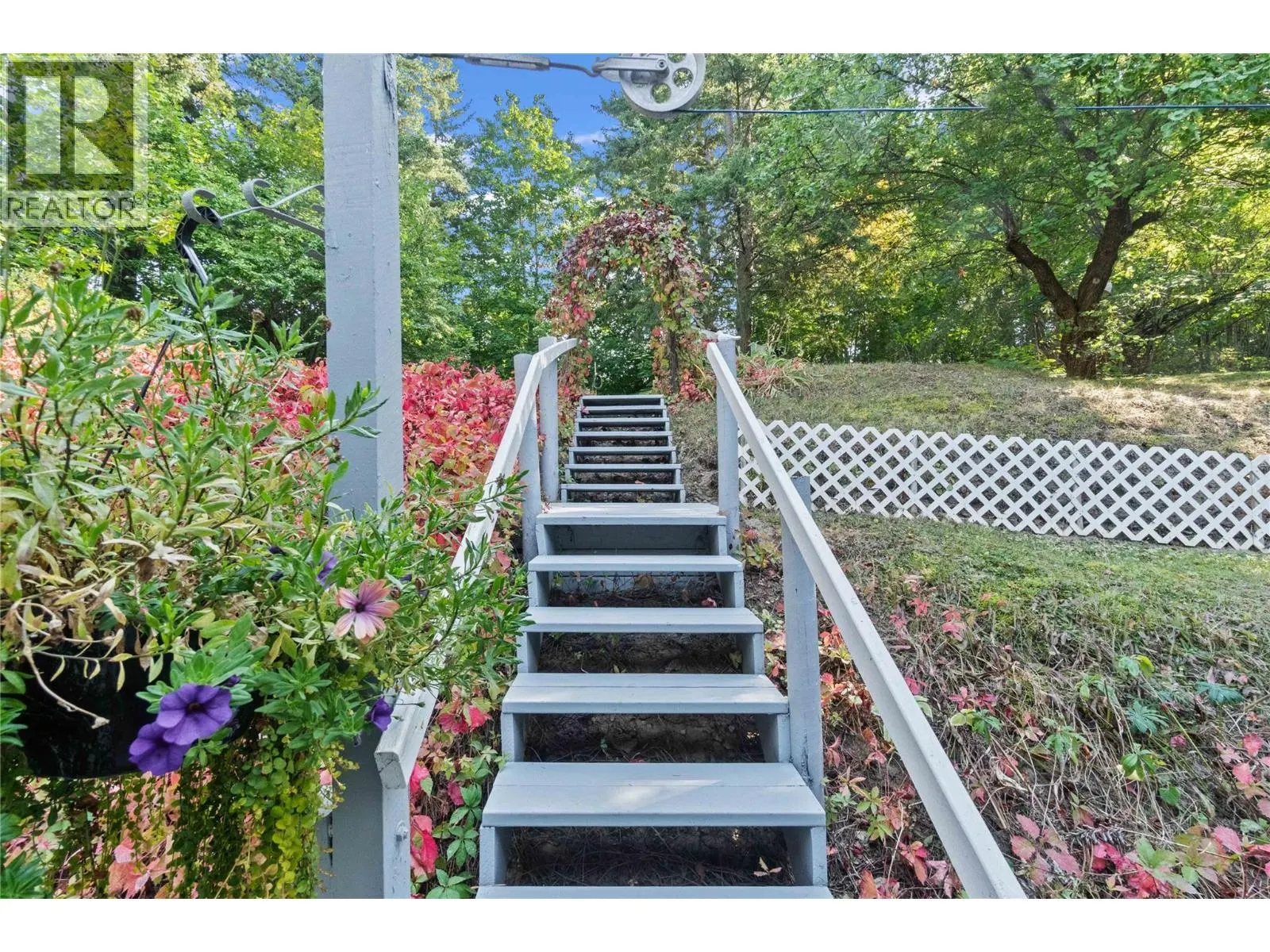 1430 Lakeshore Road NE