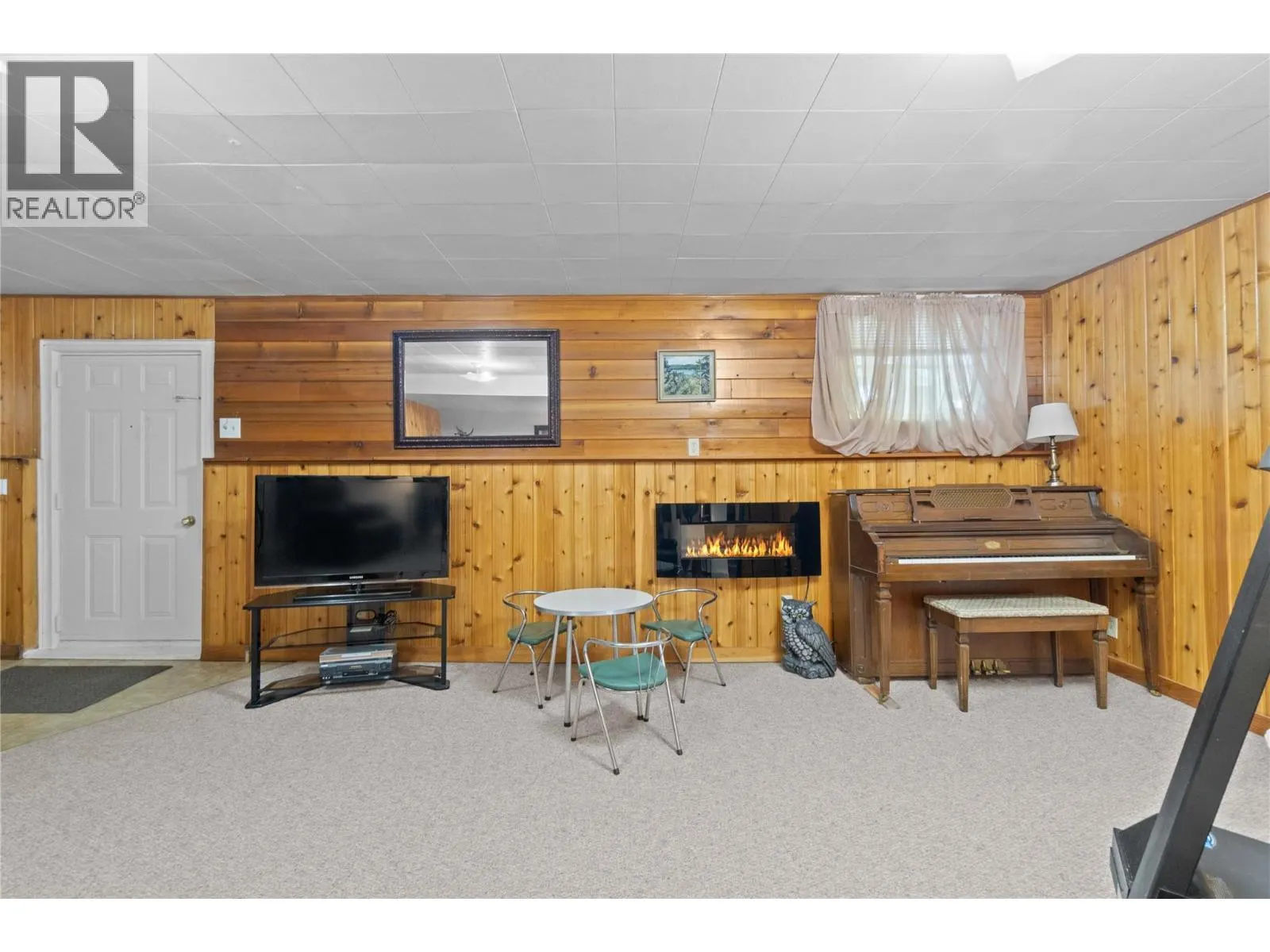 1430 Lakeshore Road NE