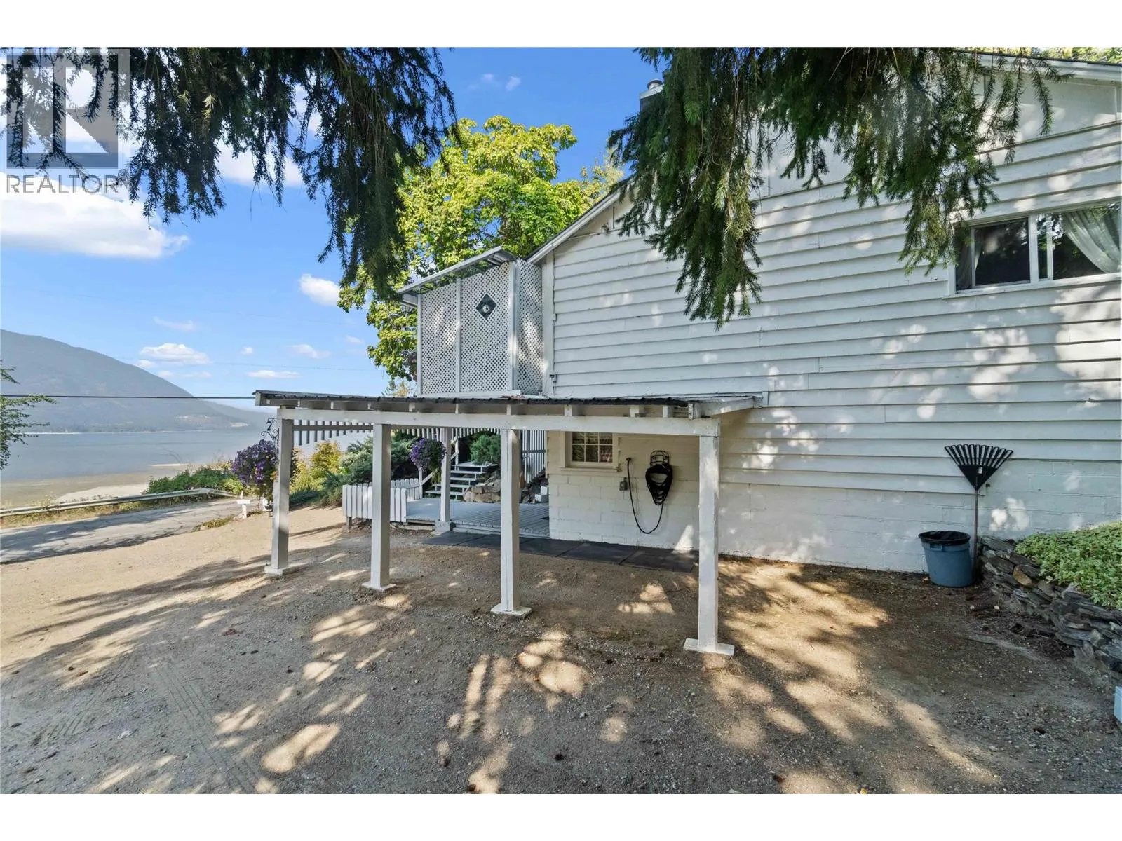 1430 Lakeshore Road NE