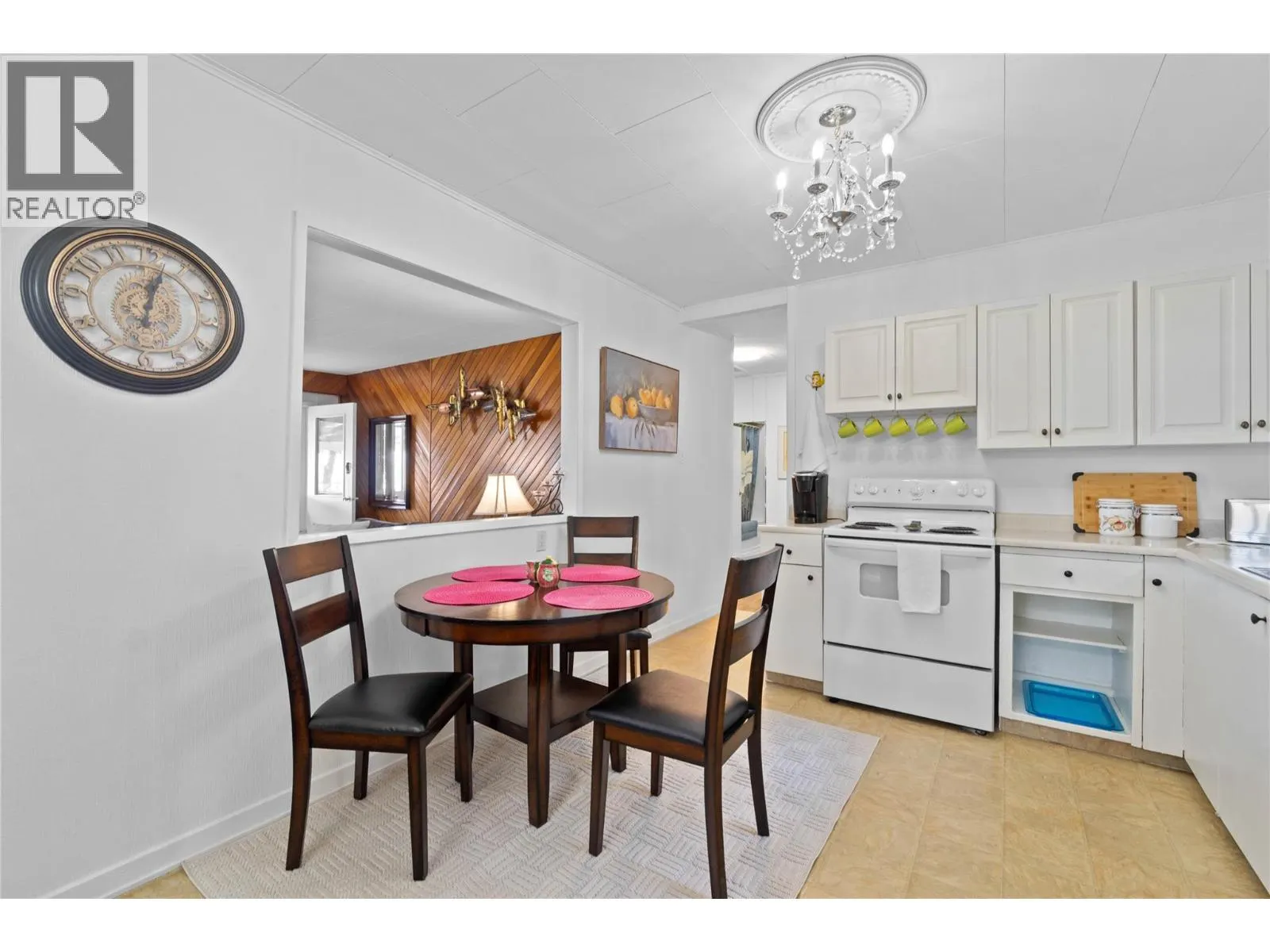 1430 Lakeshore Road NE