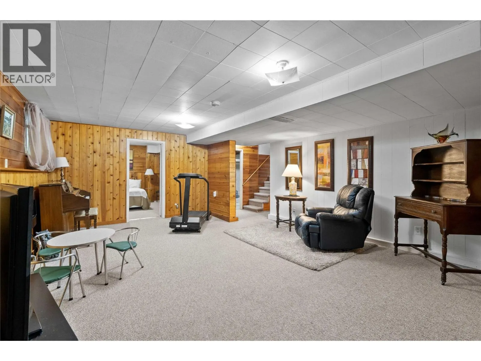 1430 Lakeshore Road NE