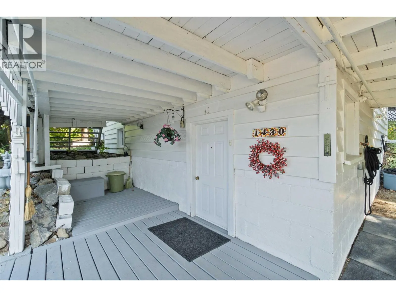 1430 Lakeshore Road NE