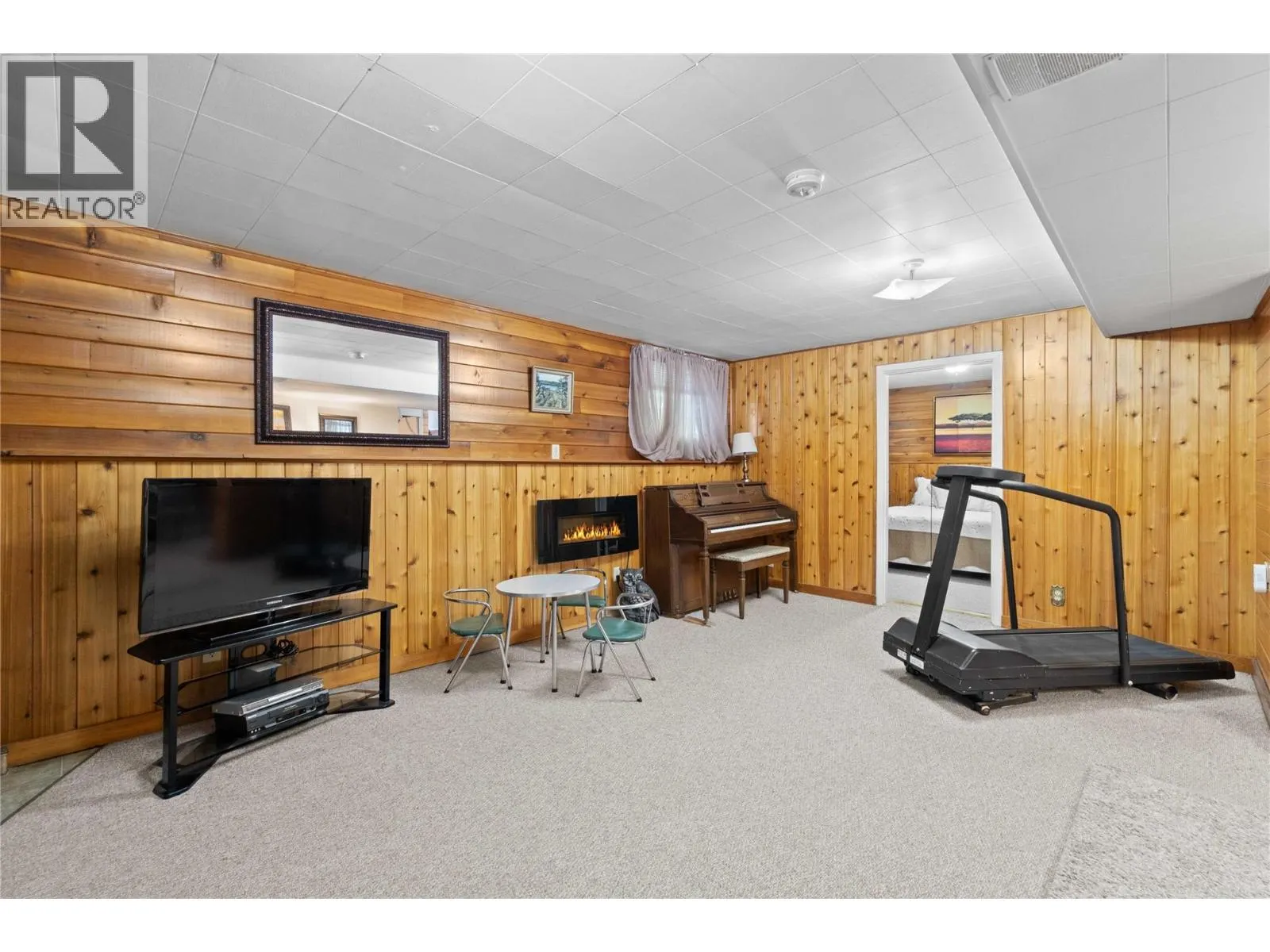 1430 Lakeshore Road NE